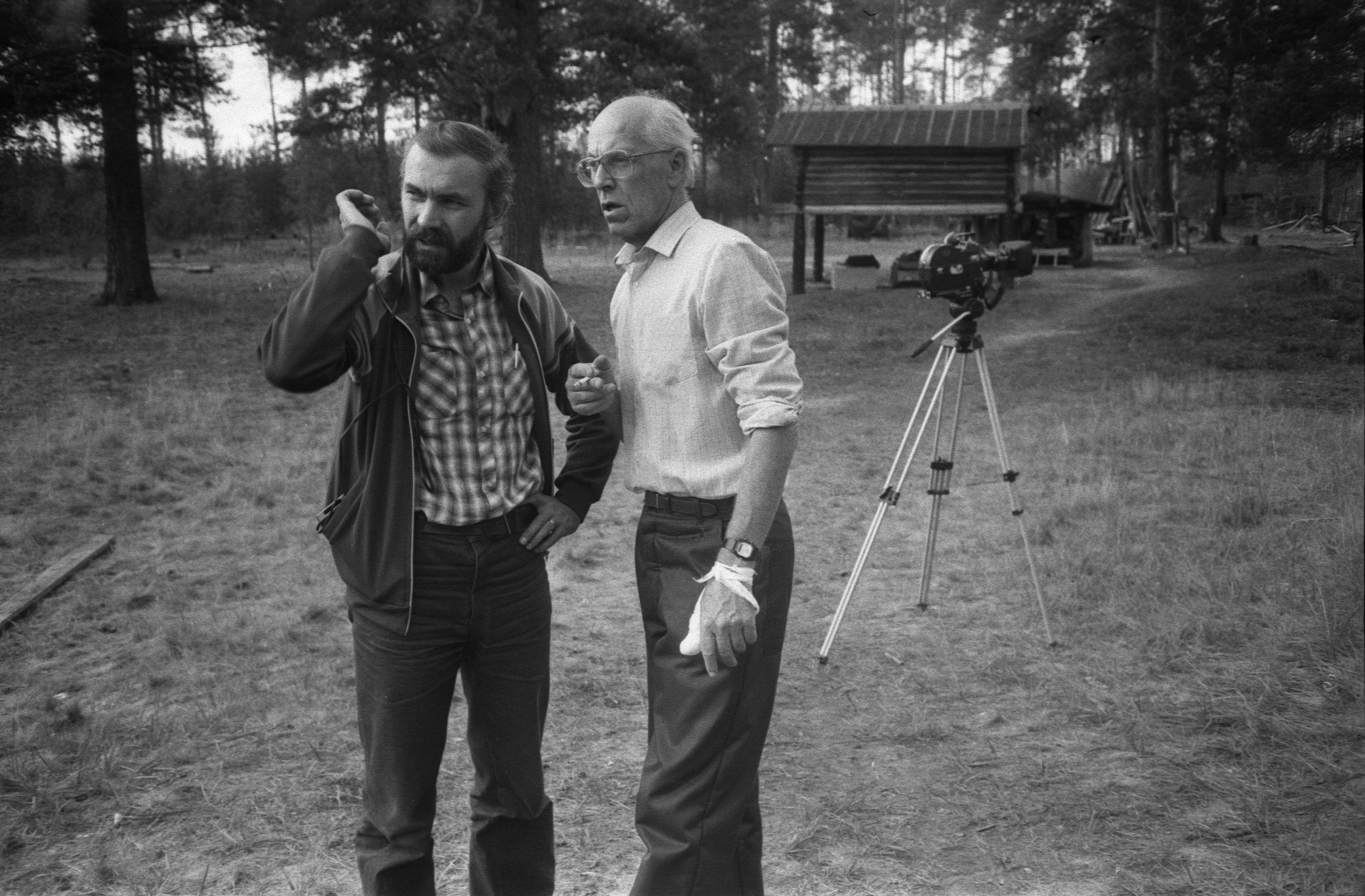Filmigrupp hantide argipäevas (1988)