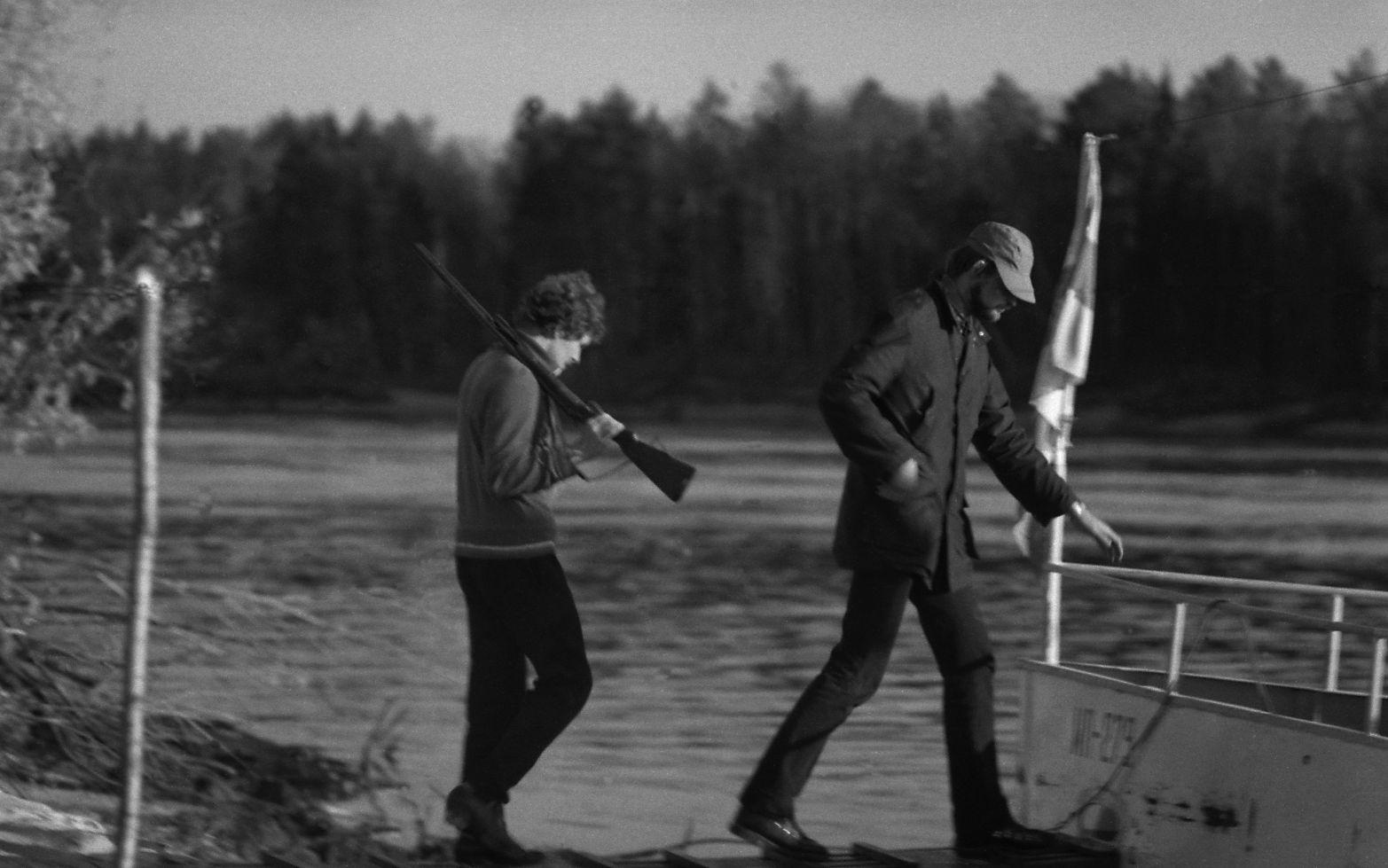 Filmigrupi laevasõit, maastikud, vahepeatus  (1985) - Foto Enn Säde