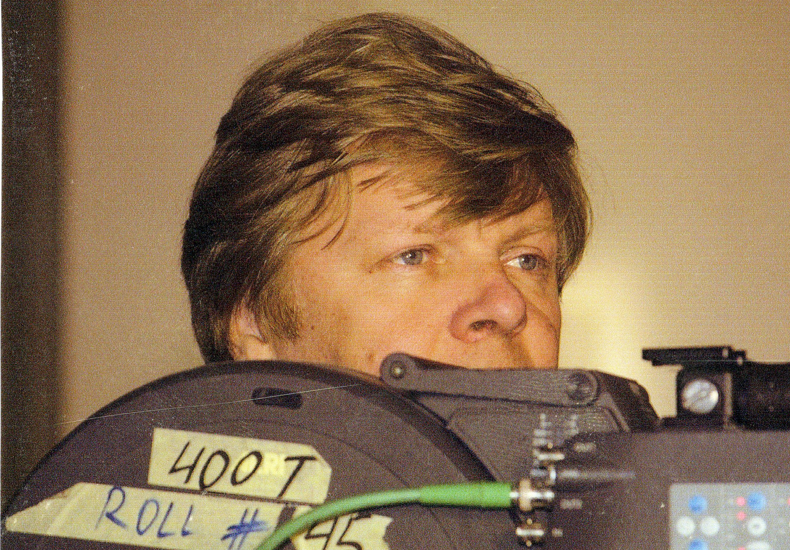 Operaator Sergei Astahhov filmivõtetel Haapsalu raudteejaamas - Foto Olav Neuland
