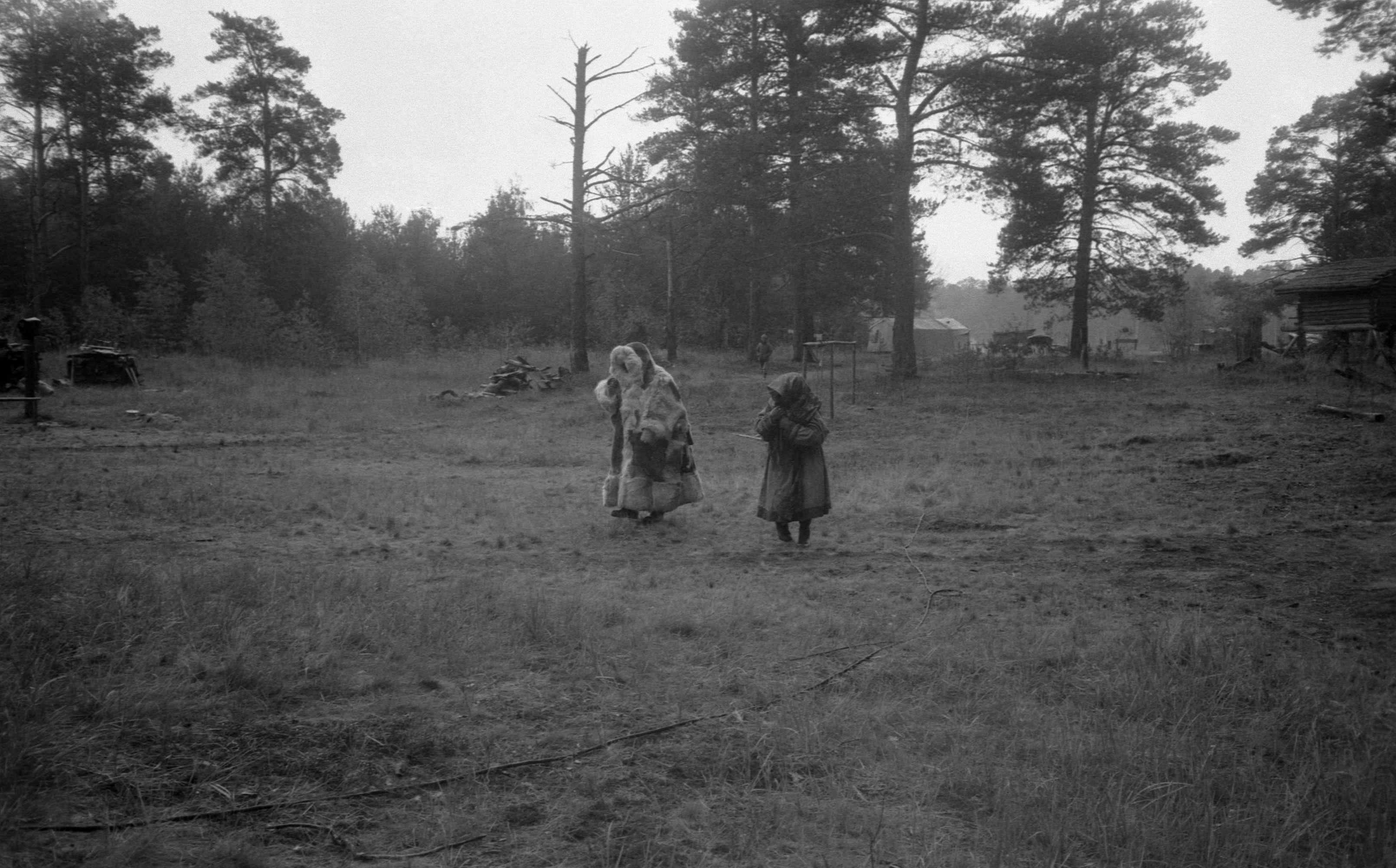 Handi naised ja lapsed tare juures (1988)