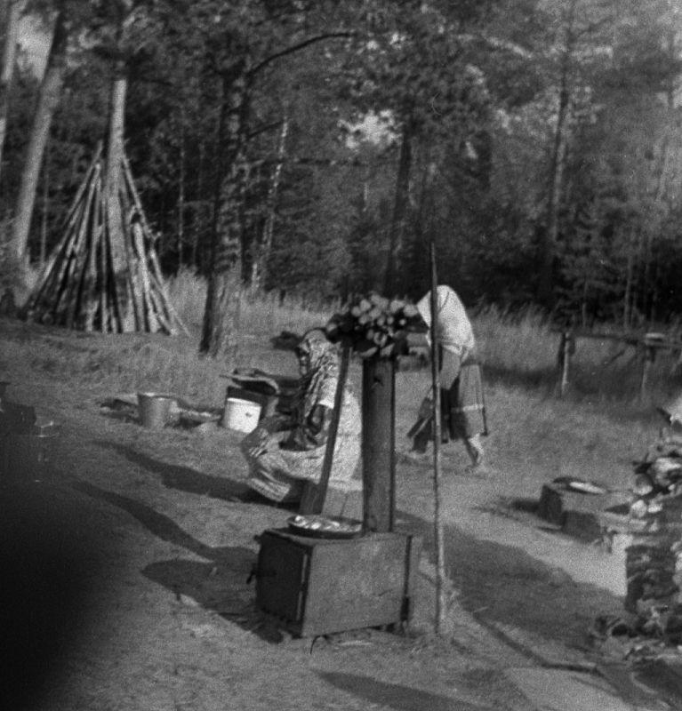 Filmigrupi söögipaus - Foto Maie Jõgi