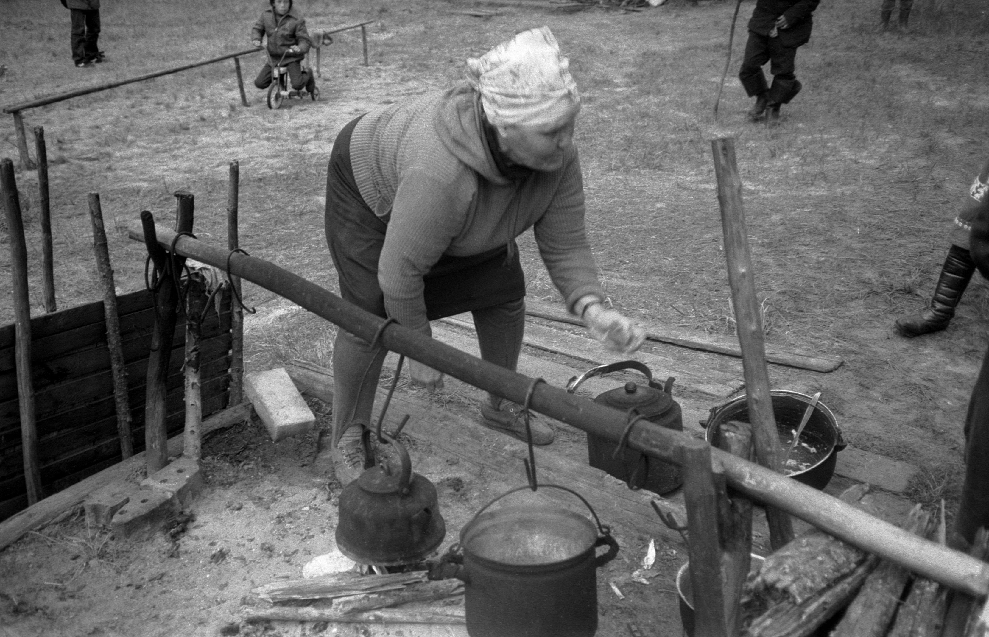 Filmigrupp hantide argipäevas (1988)