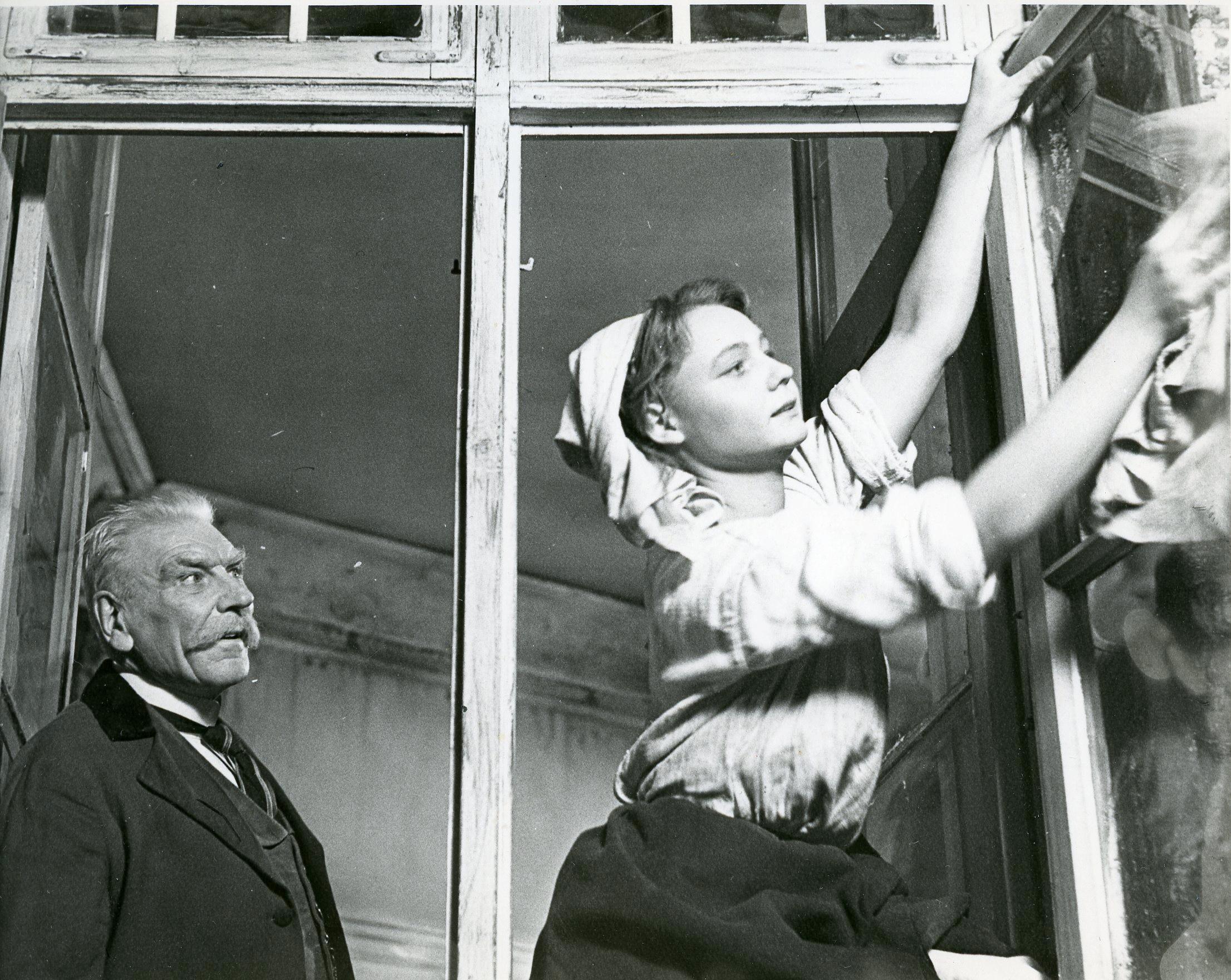 Mängufilm Mäeküla piimamees (1965) - Parun von Kremeri osas Ants Lauter, Mari osas Elle Eha