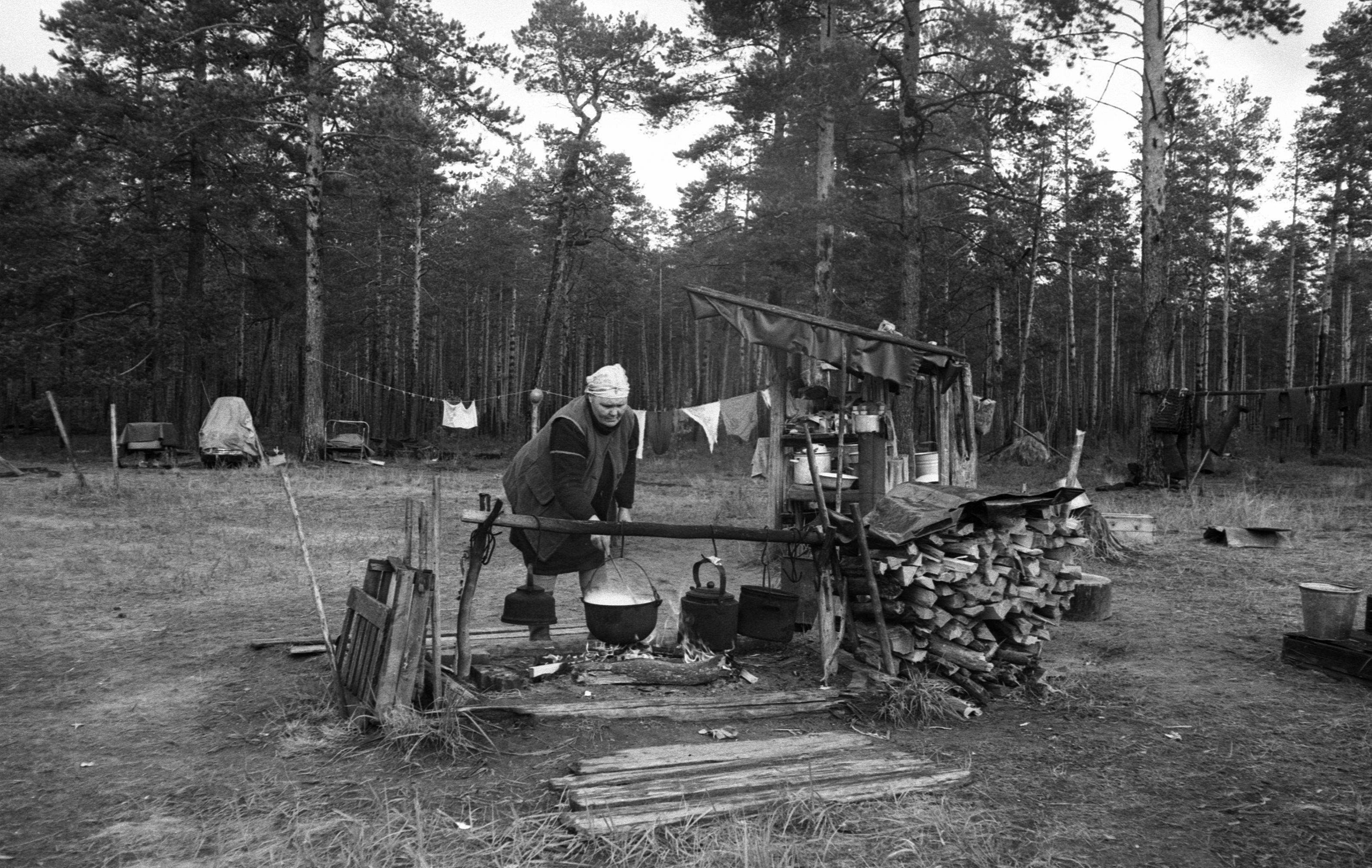 Filmigrupp hantide argipäevas (1988)
