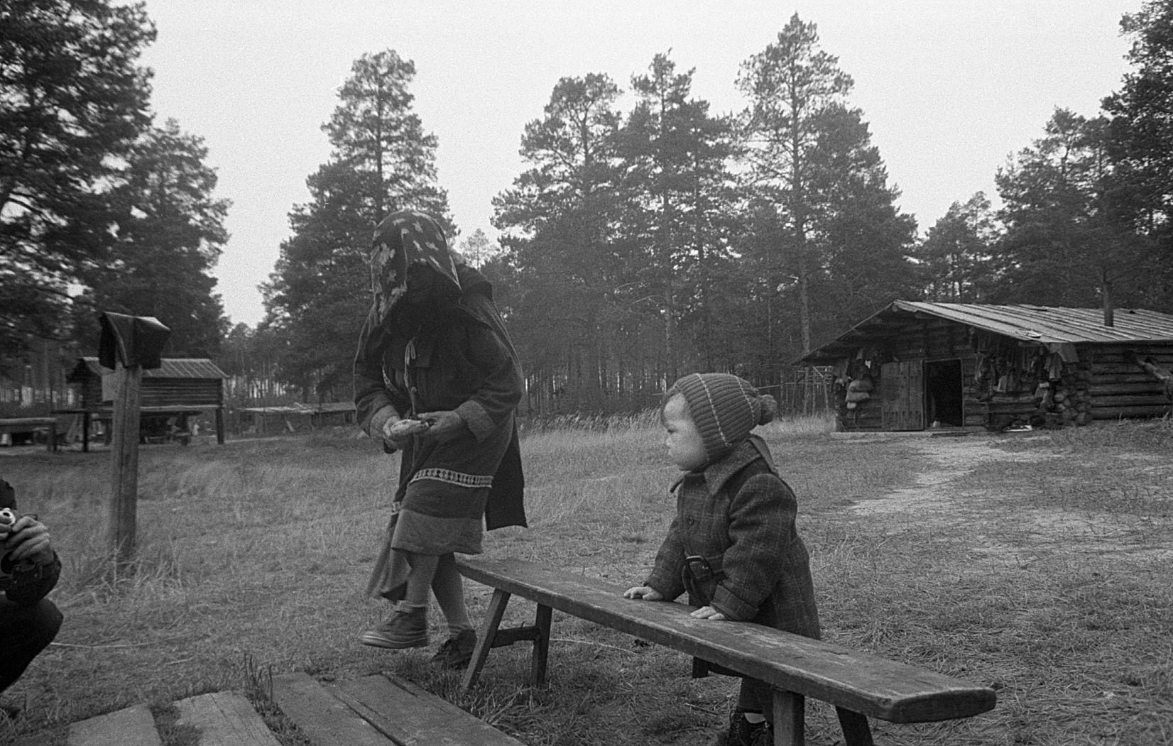 Handi naised ja lapsed tare juures (1988)