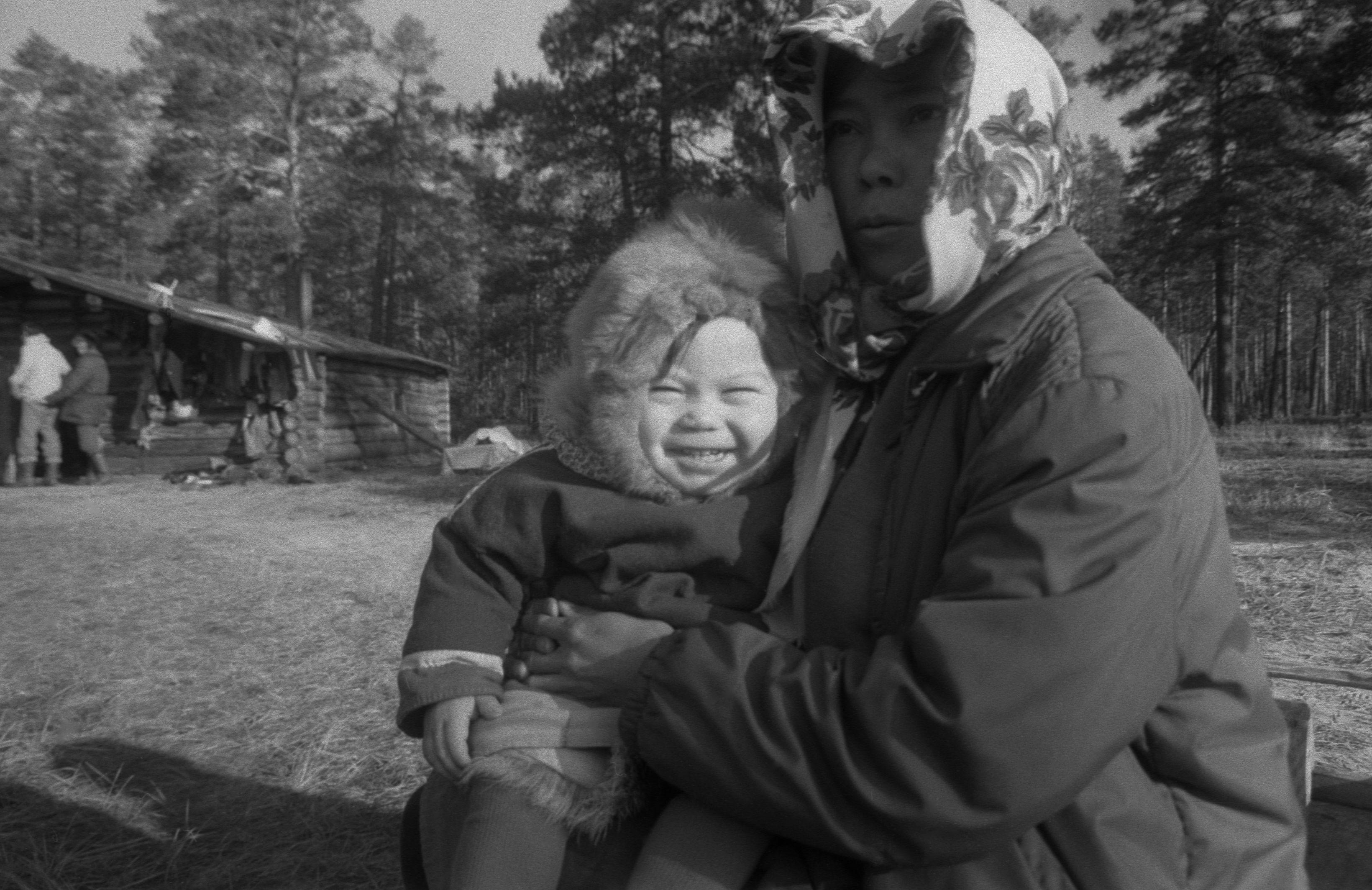Handi naised ja lapsed tare juures (1988)