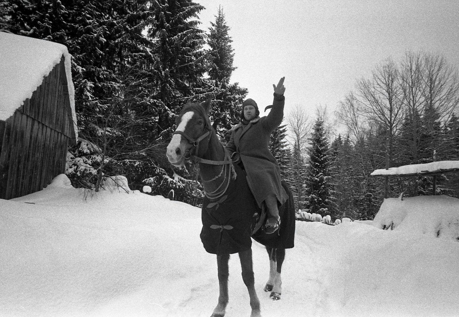 Tiit Paljasmaa osatäitja Tõnu Kark. 