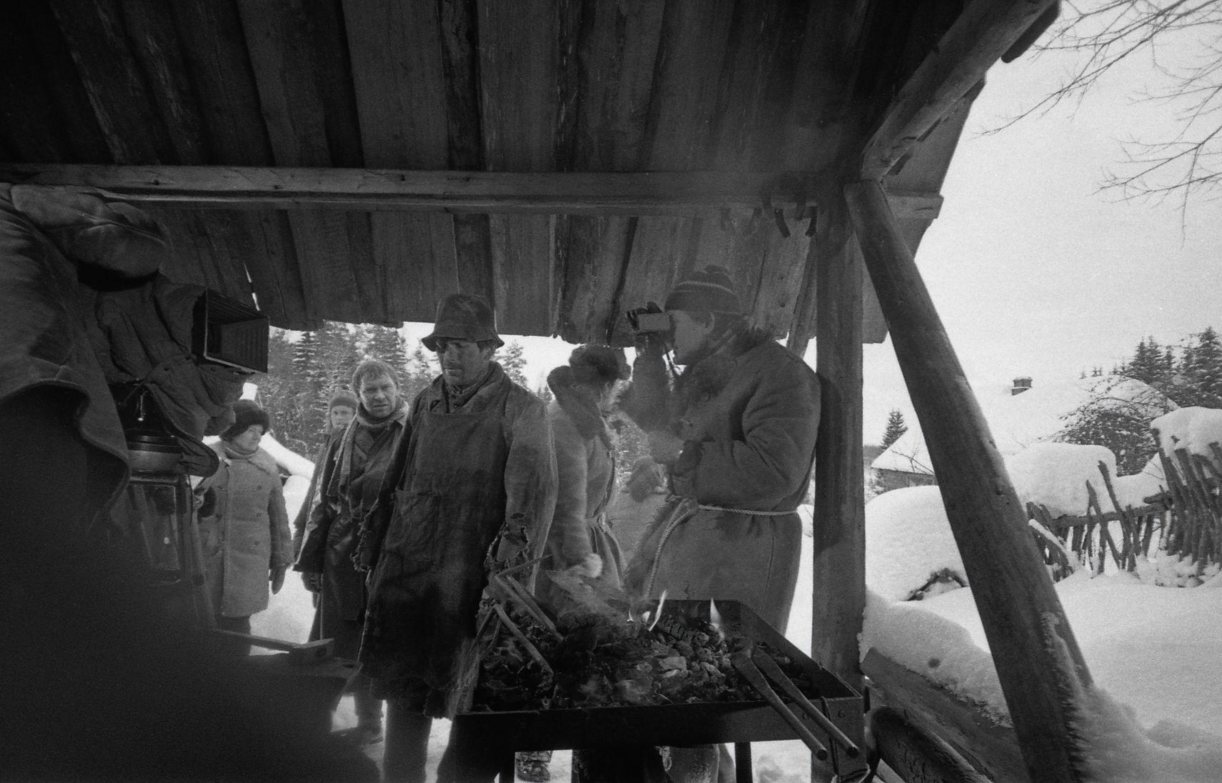 Sepatööd. Tiit Paljasmaa osatäitja Tõnu Kark, Jüri Piiri osatäitja Rudolf Allabert ja operaator Arvo Iho. 