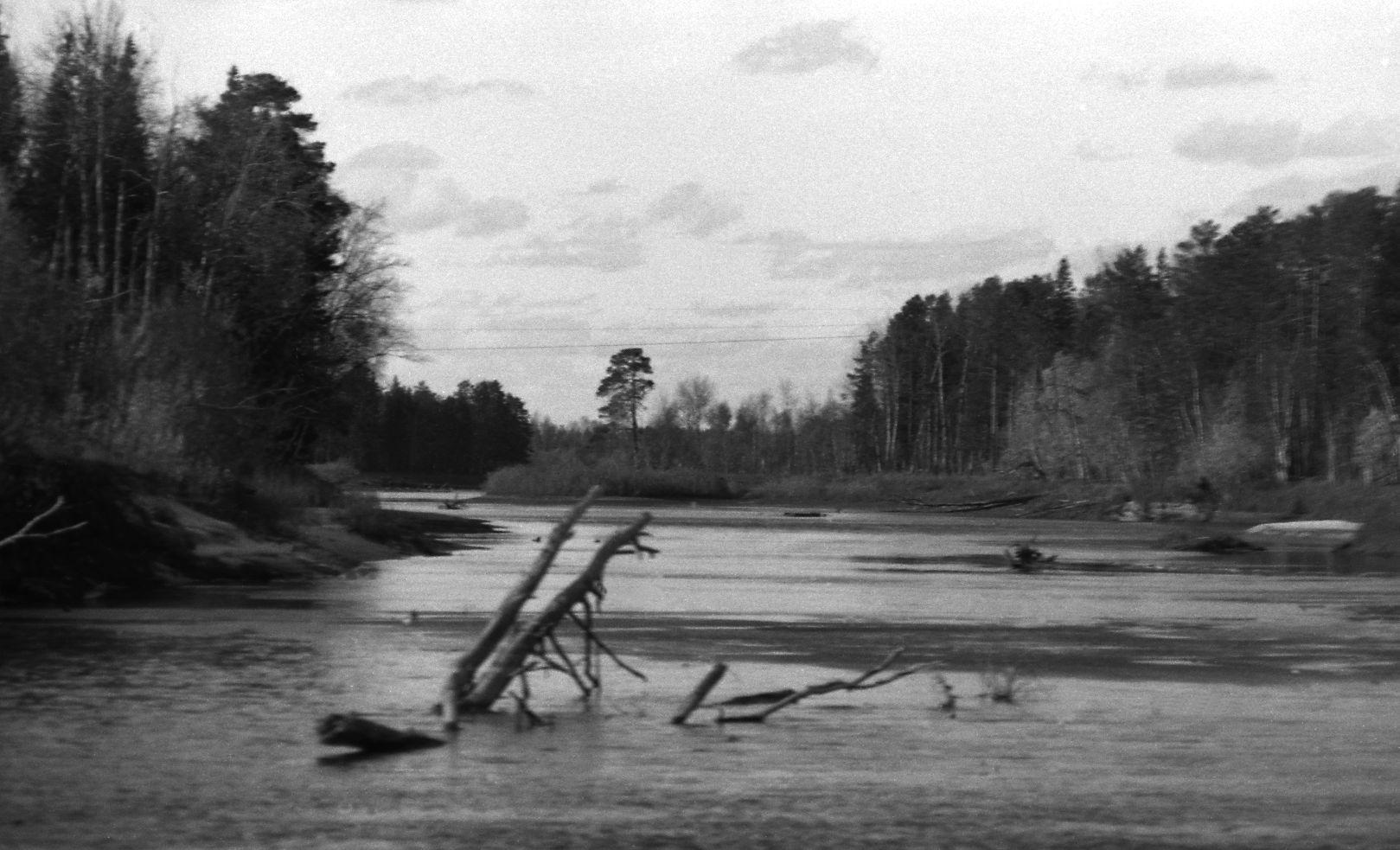 Filmigrupi laevasõit, maastikud, vahepeatus  (1985) - Foto Enn Säde