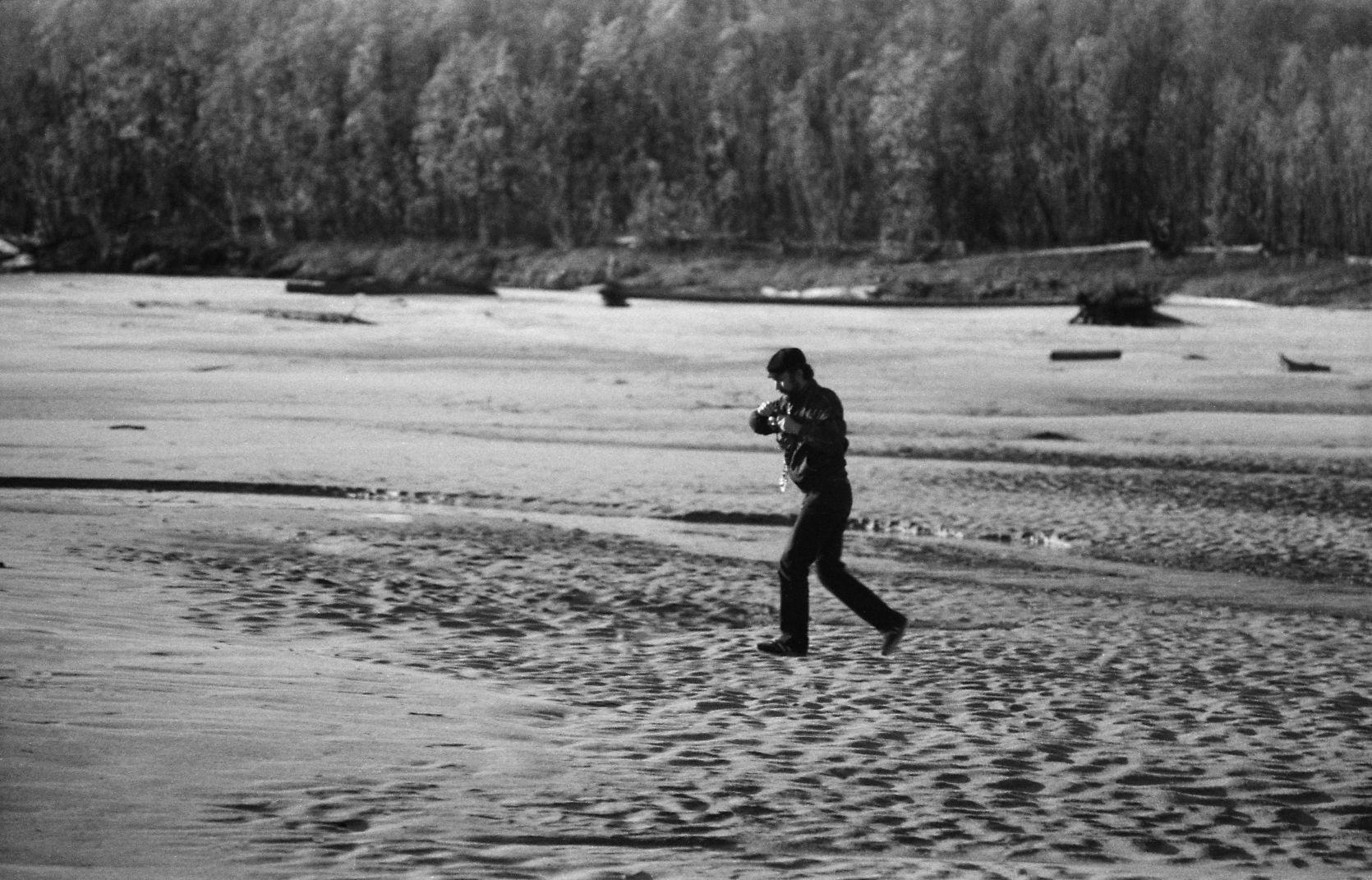 Filmigrupi laevasõit, maastikud, vahepeatus  (1985) - Foto Enn Säde