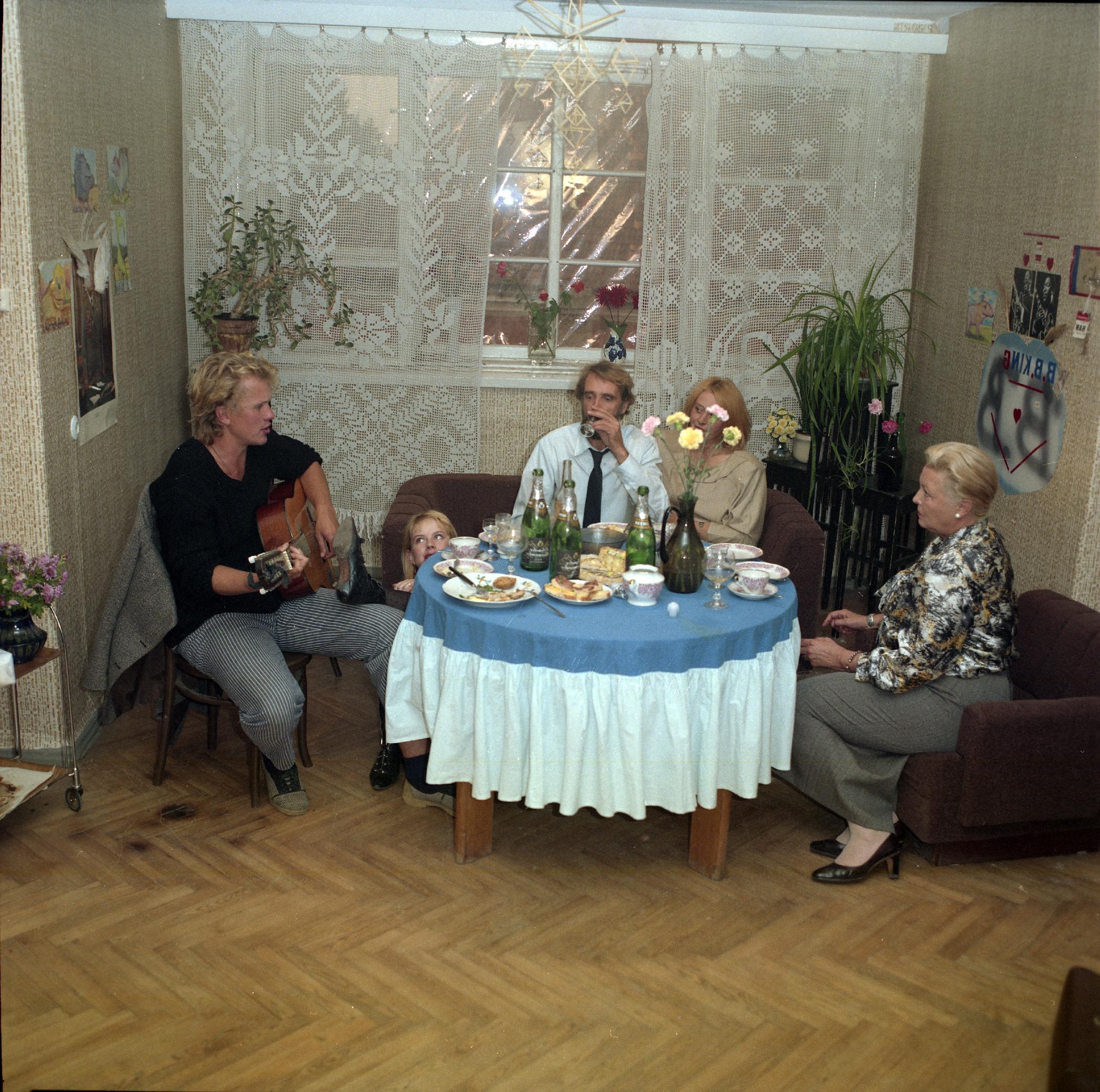 Toomase osas Jaan Tätte, Eva osas Maria Avdjuško, Andrese osas Lembit Ulfsak, Rita osas Margarita Terehhova, Siina osas Vija Artmane