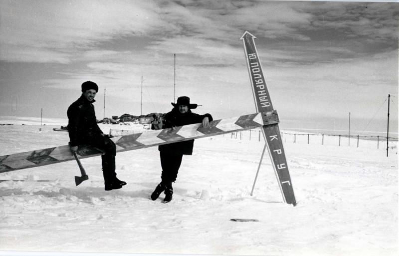 Andres Sööt kaameraga Antarktikas polaarjaamas Mirnõi (1968)