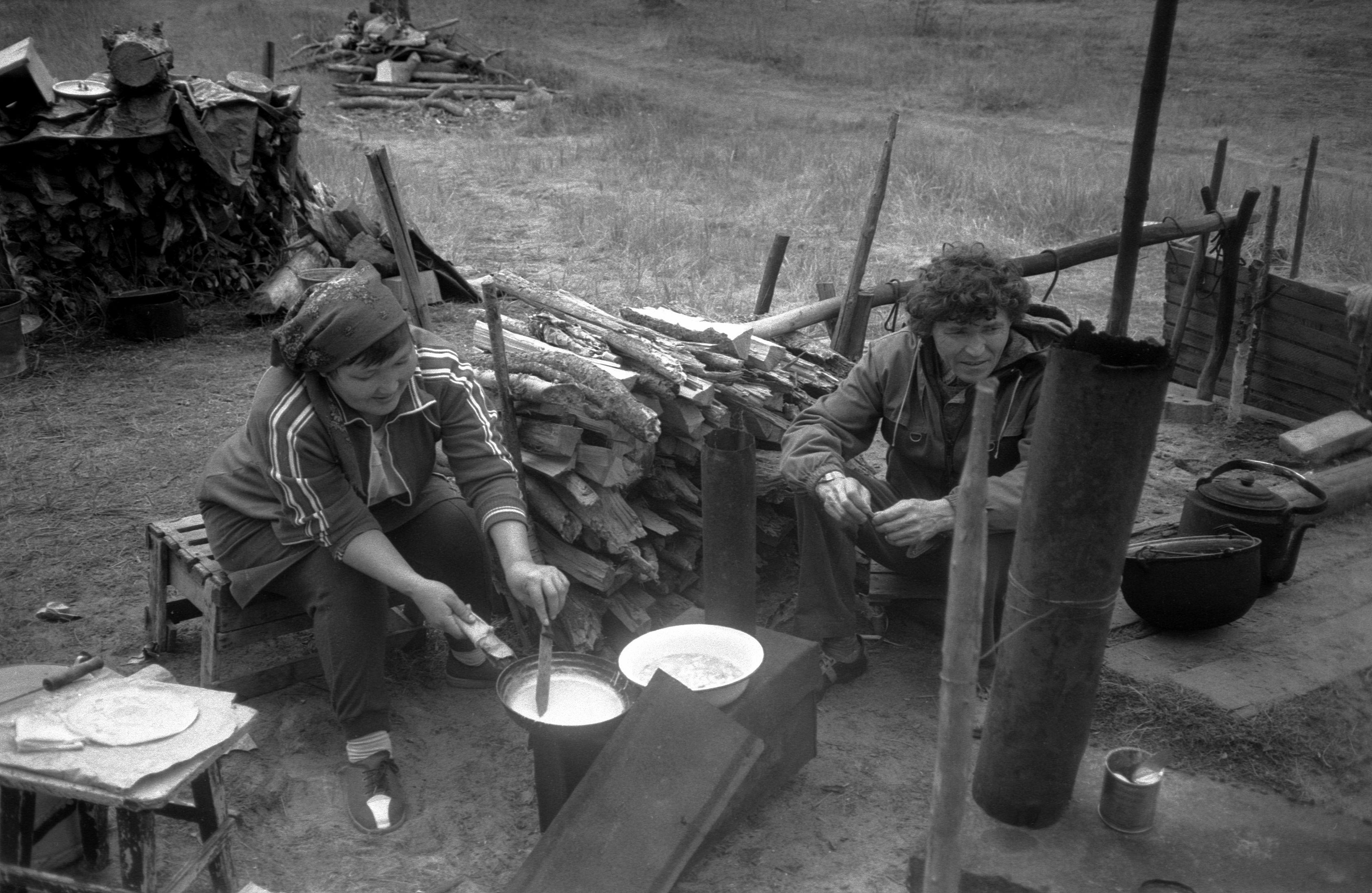 Filmigrupp hantide argipäevas (1988)
