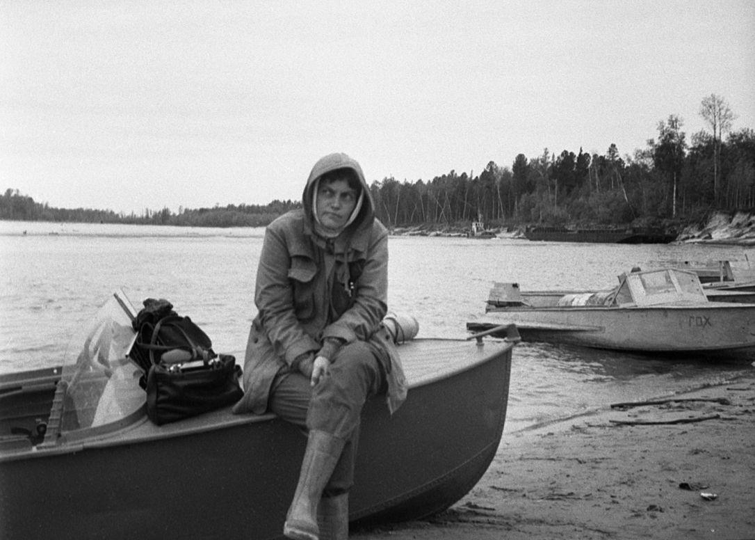 Vassili intervjuu jõe ääres - Foto Maie Jõgi