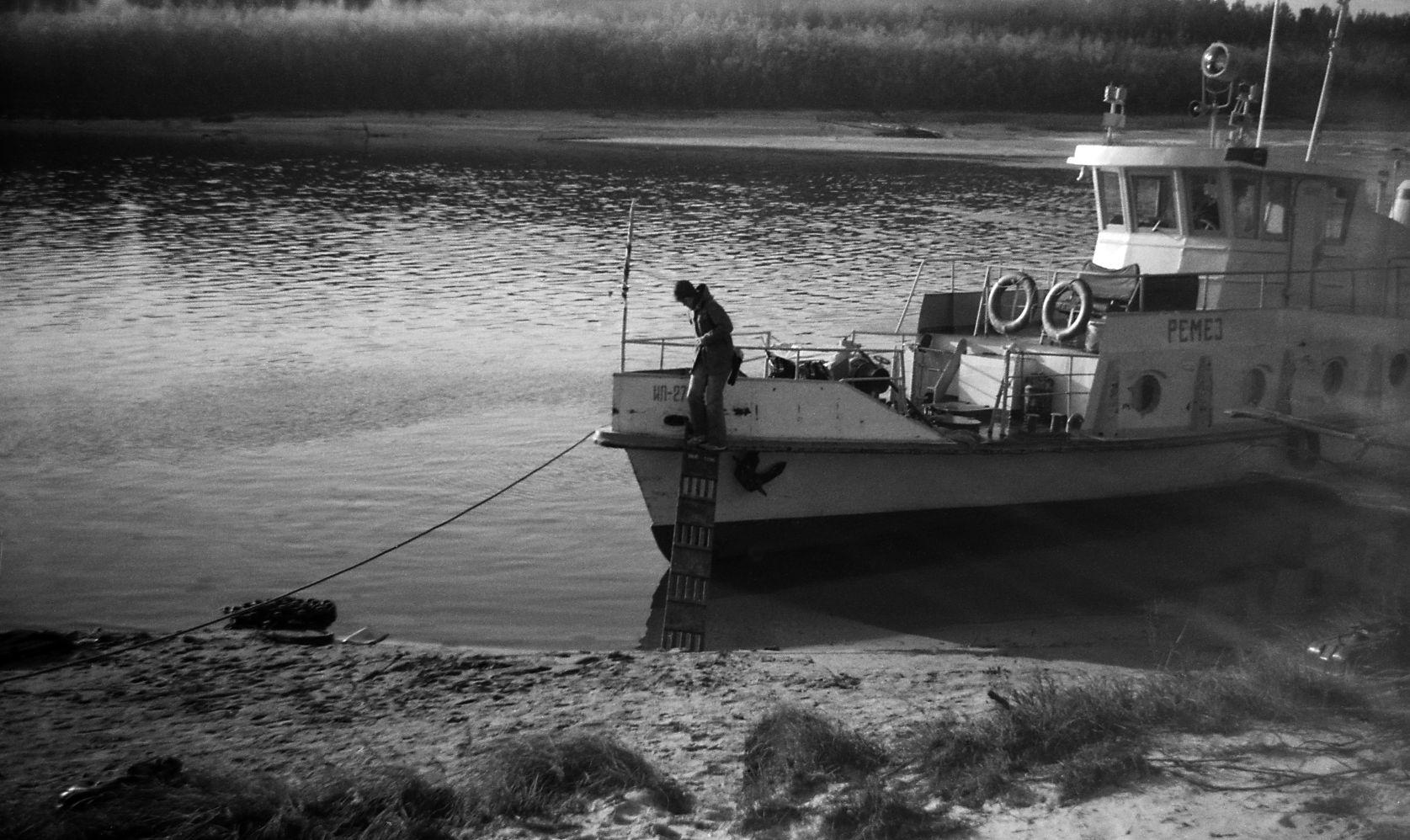 Filmigrupi laevasõit, maastikud, vahepeatus  (1985) - Foto Enn Säde