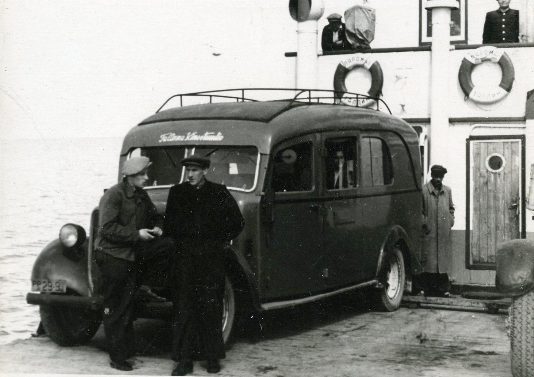 Filmistuudio helibuss Ford V8, Tallinnasse toodud Saksamaalt 1938. a.
Helioperaator Raimond Schönberg, 1950ndate algus
