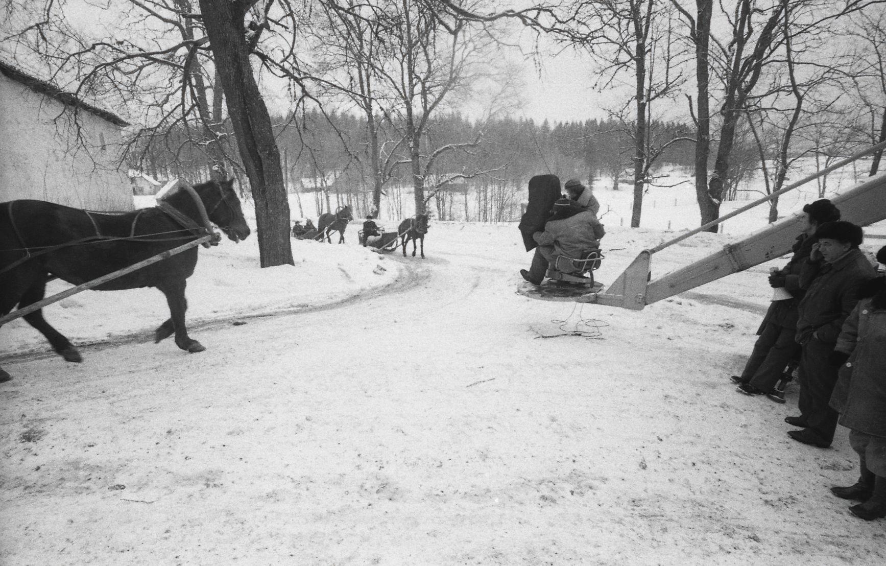 Viljavoori filmimine Ruusmäel. Kraana peal operaator Arvo Iho.
