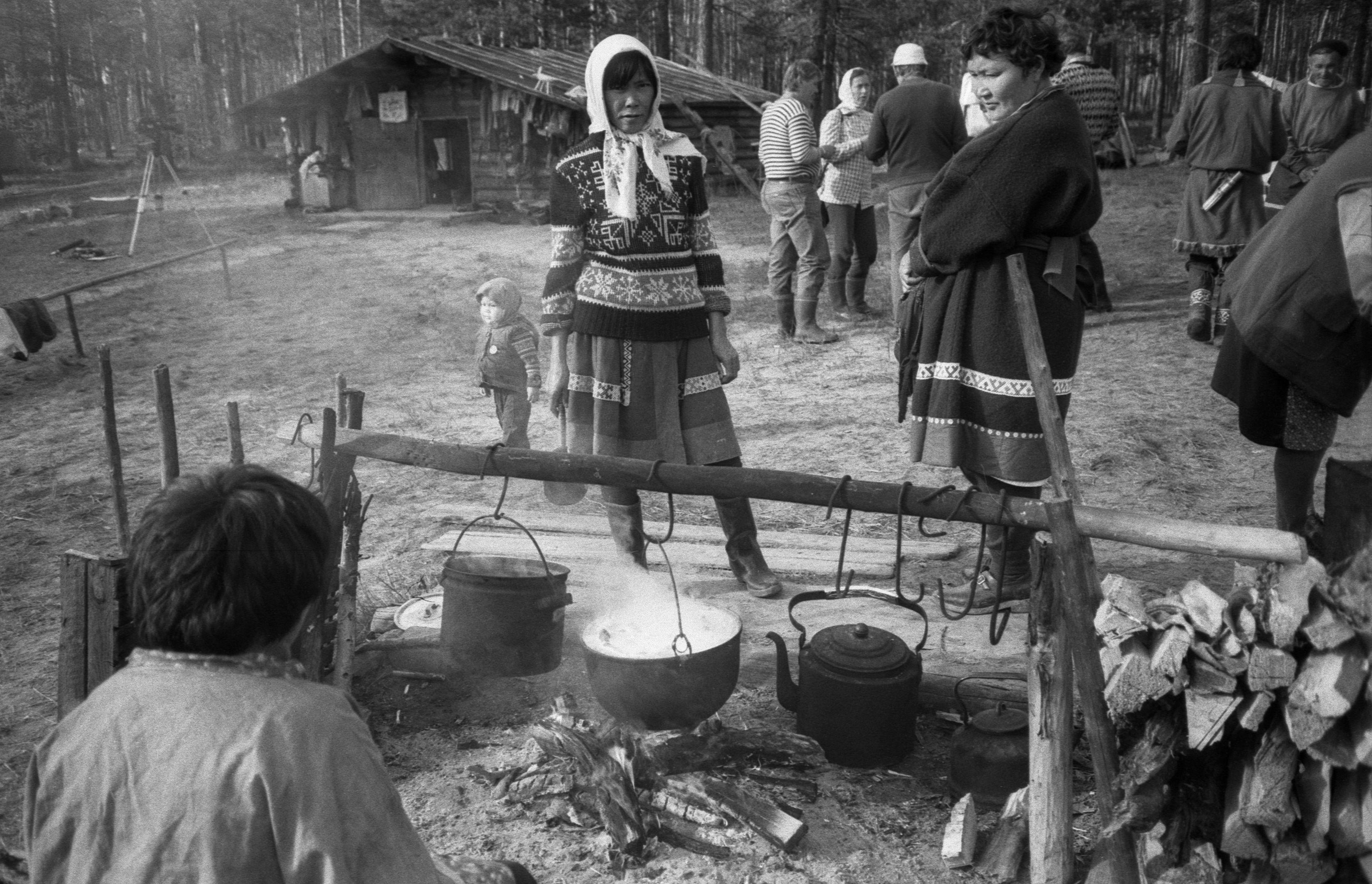 Filmigrupp hantide argipäevas (1988)