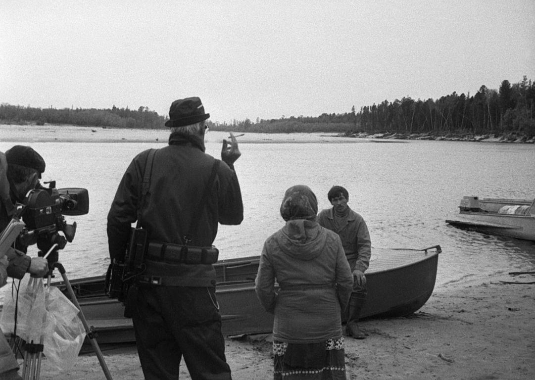 Vassili intervjuu jõe ääres - Foto Maie Jõgi