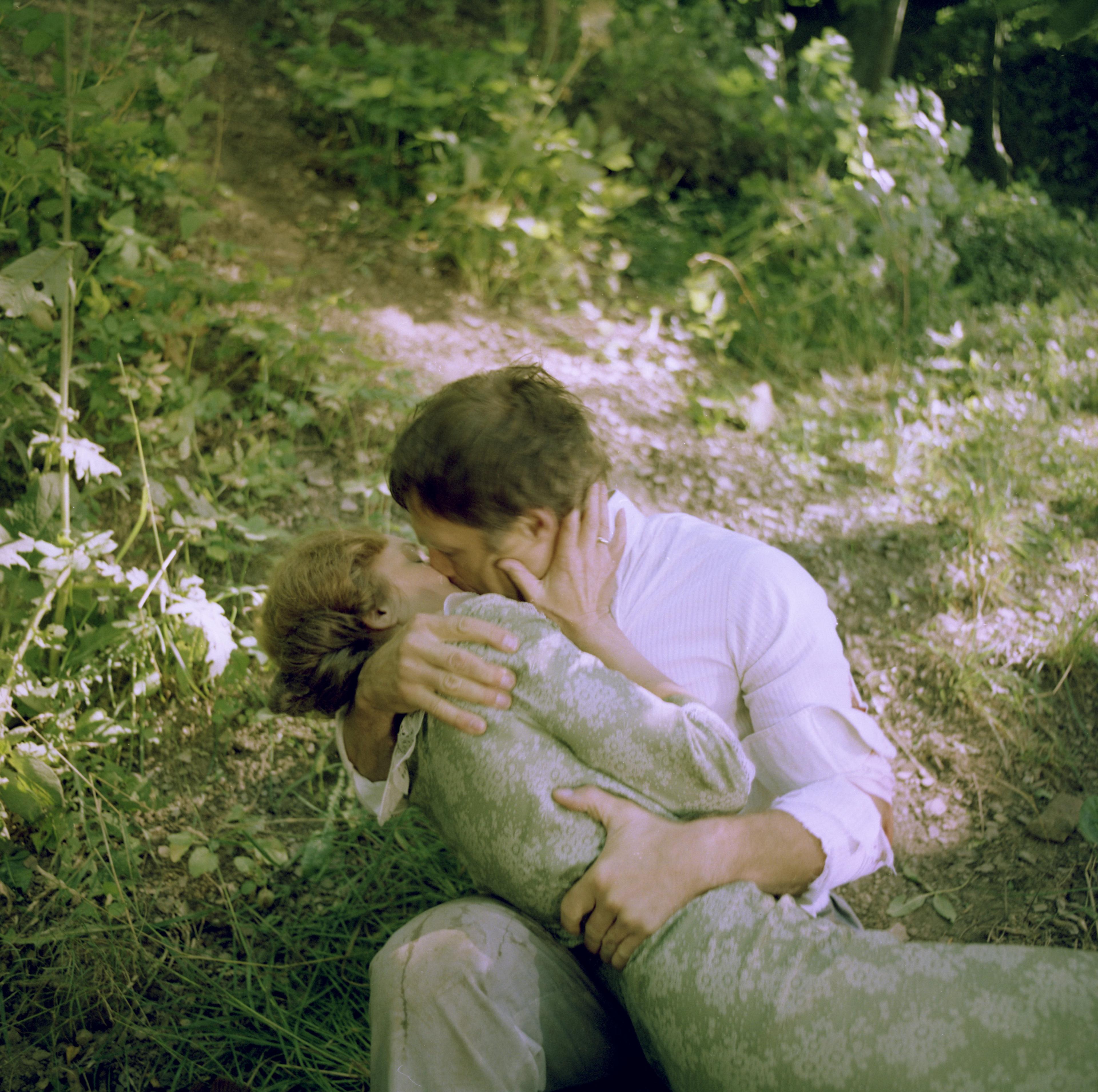 Mängufilm „Nimed marmortahvlil“ (2002) - Kostüümikunstnik Eugen Tamberg  - Foto Ago Ruus - Mare Raidma kogu

