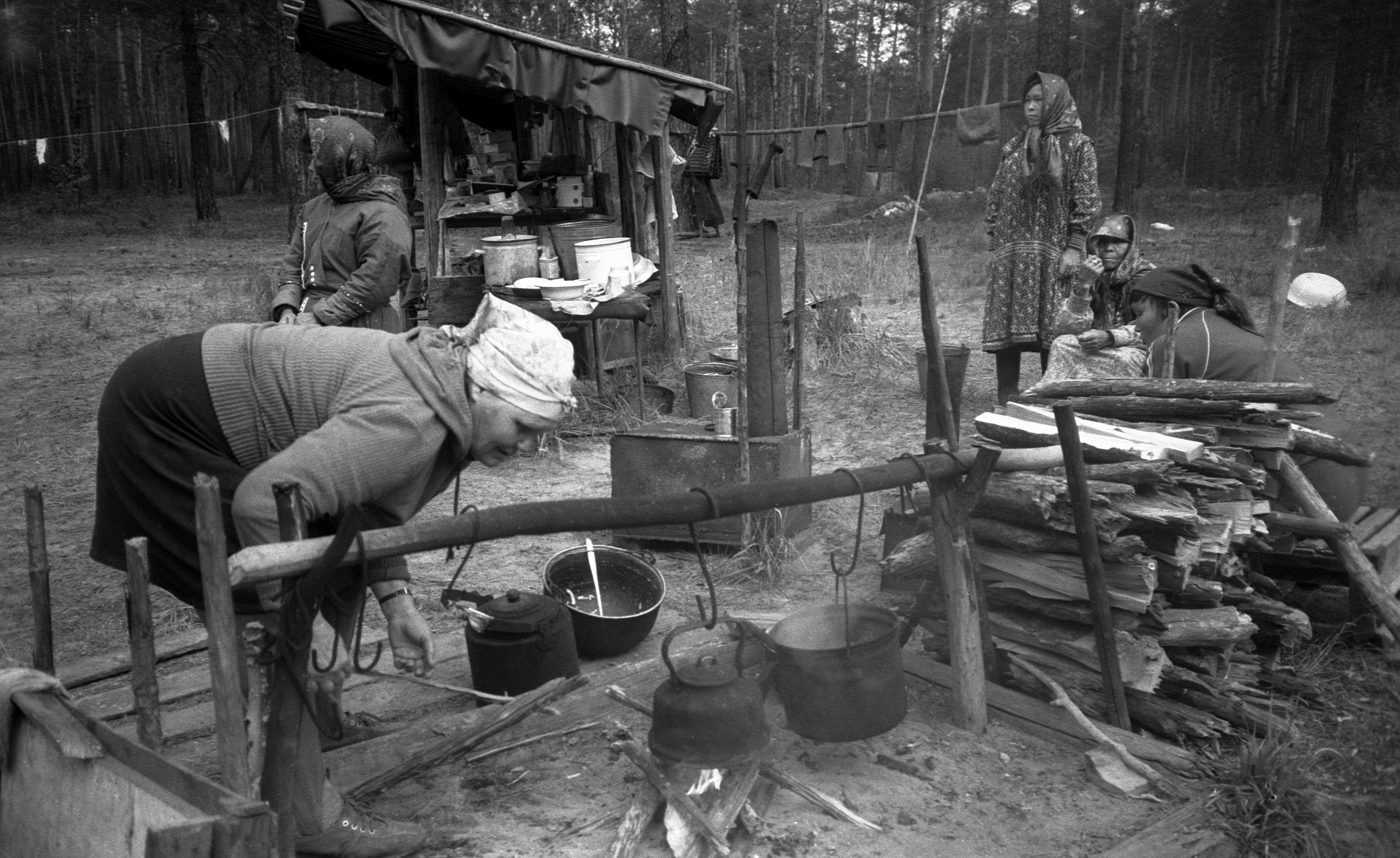 Filmigrupp hantide argipäevas (1988)