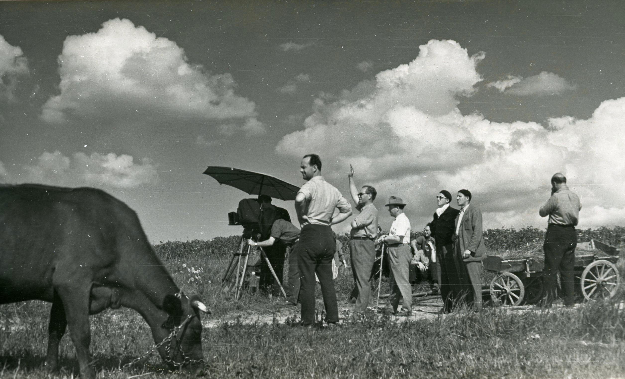 Filmivõtetel Tartumaal (august 1957) - jalutuskepiga  režissöör Aleksandr Mandrõkin