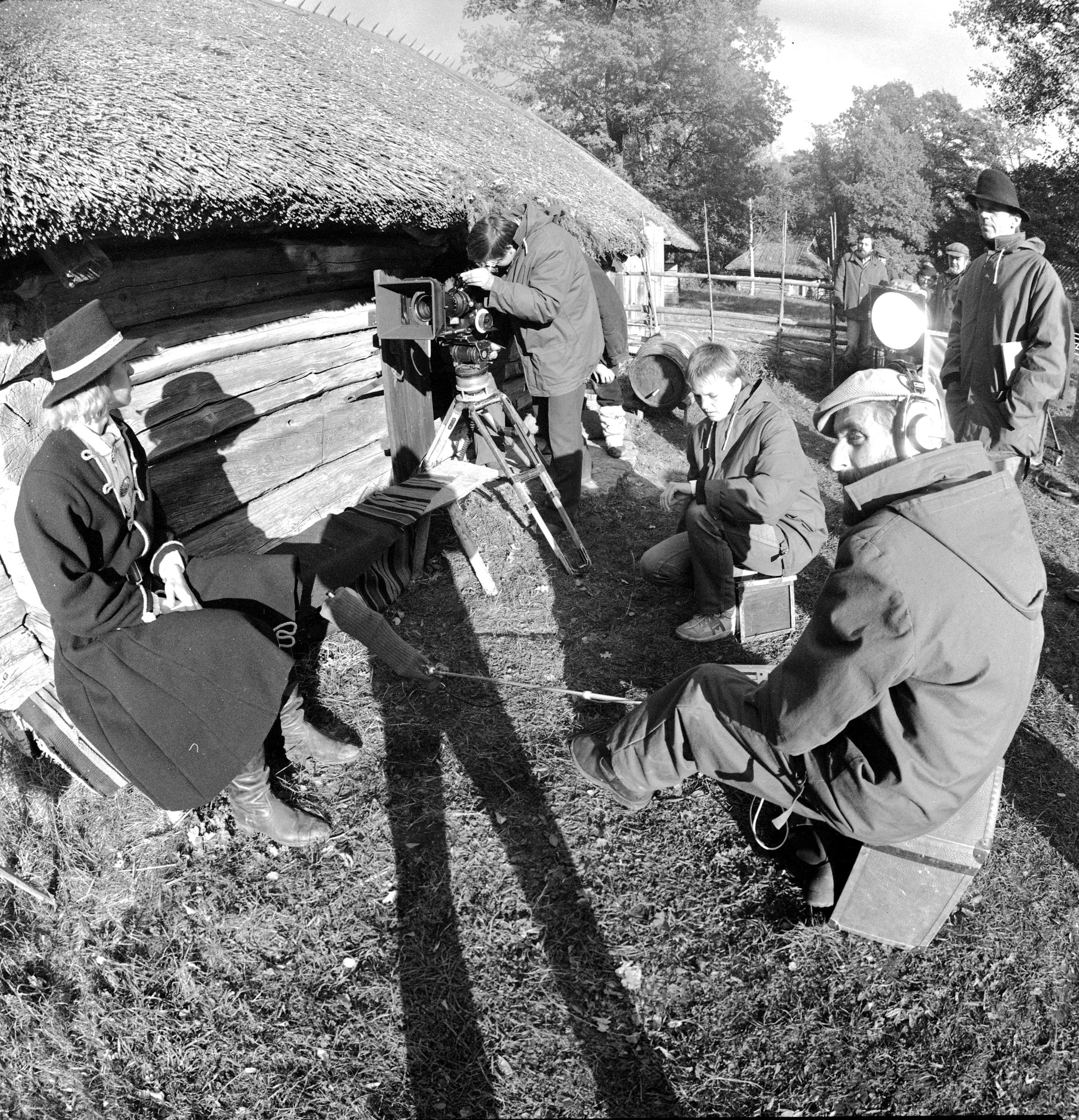 Filmivõtted Rocca-al-Mare Vabaõhumuuseumis. Clemeti osatäitja Martinas Budraitis, režissööri abi Karin Kuuskmäe, helioperaator Raimond Schönberg, režissöör Olav Neuland 