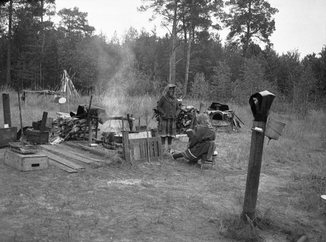 Filmigrupi söögipaus - Foto Maie Jõgi