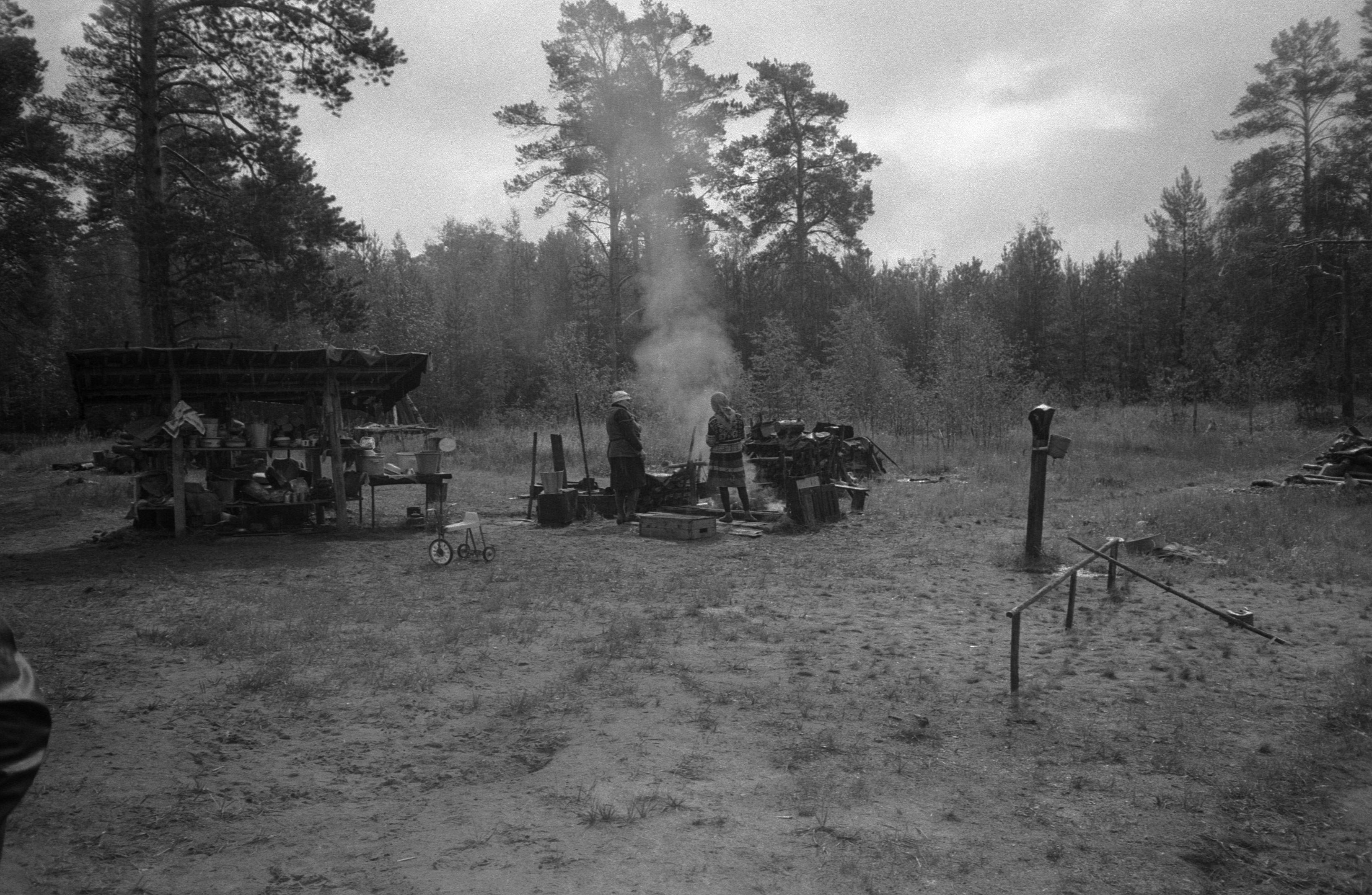 Filmigrupp hantide argipäevas (1988)
