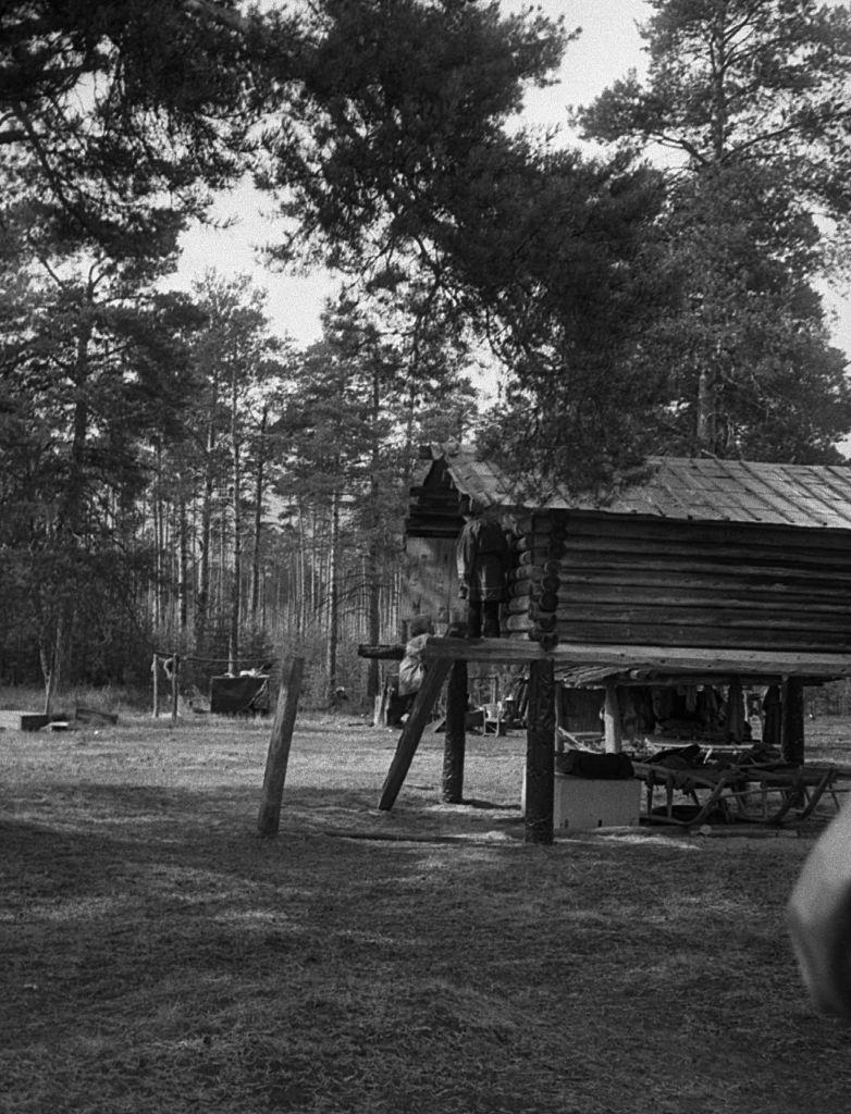 Filmivõtted sammasaida juures - Foto Maie Jõgi