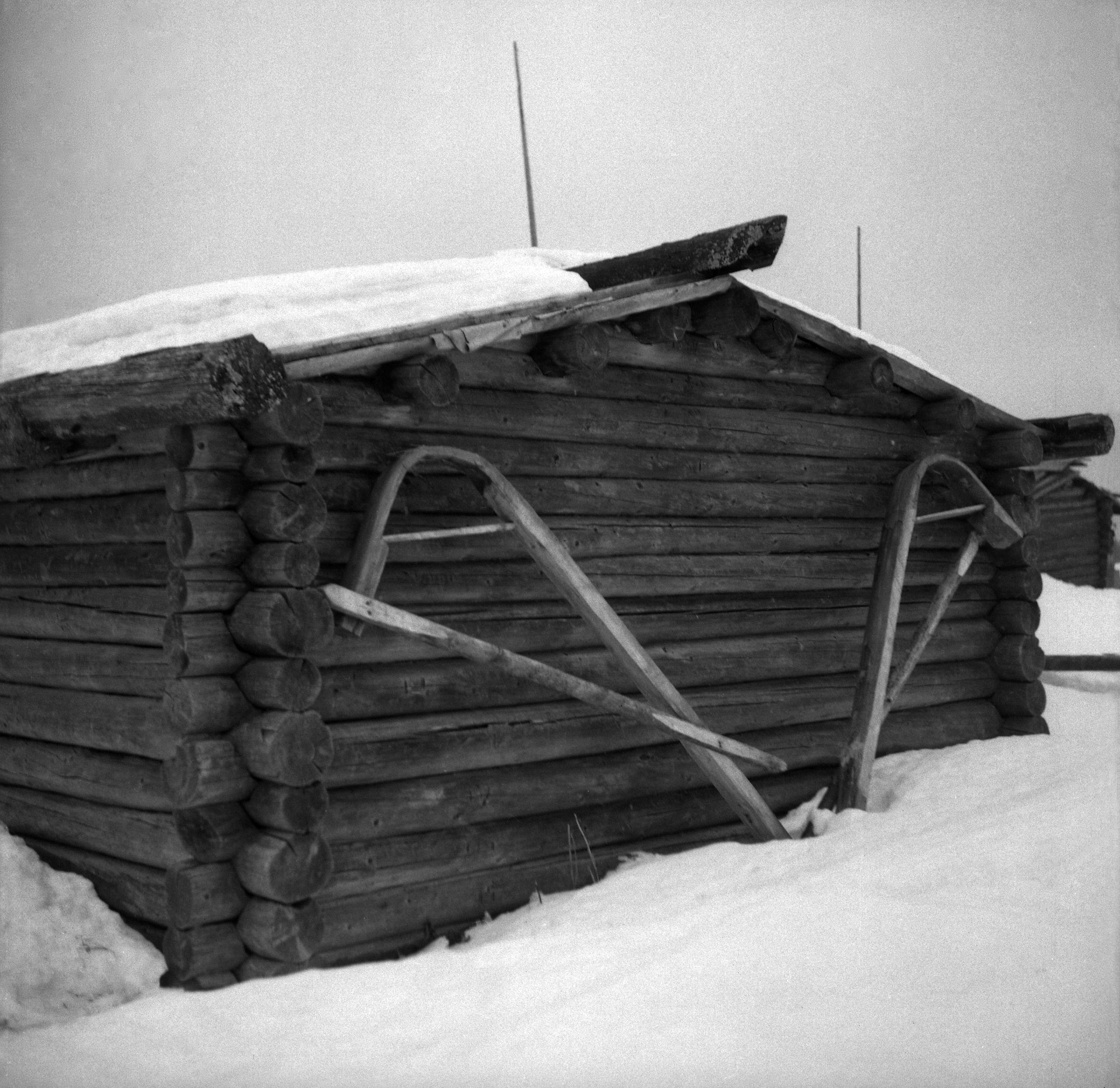 Filmivõtetel Komis - Foto Tõnu Seilenthal