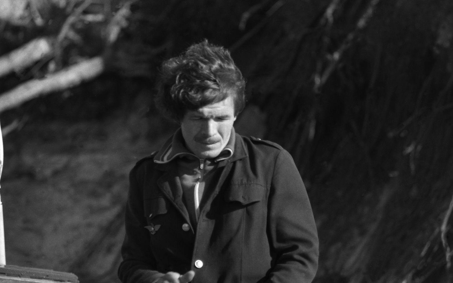 Filmigrupi peatus Agani külas (1985) -  Foto Enn Säde