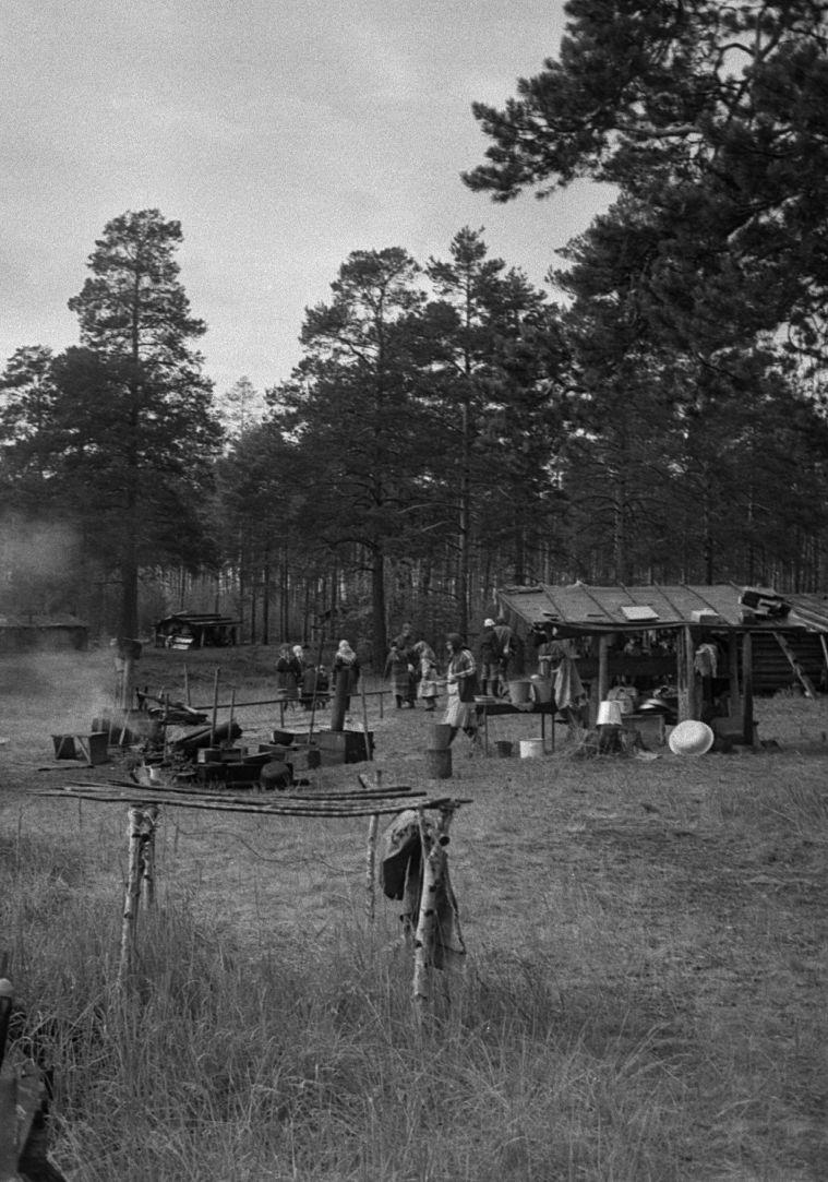 Filmigrupi söögipaus - Foto Maie Jõgi