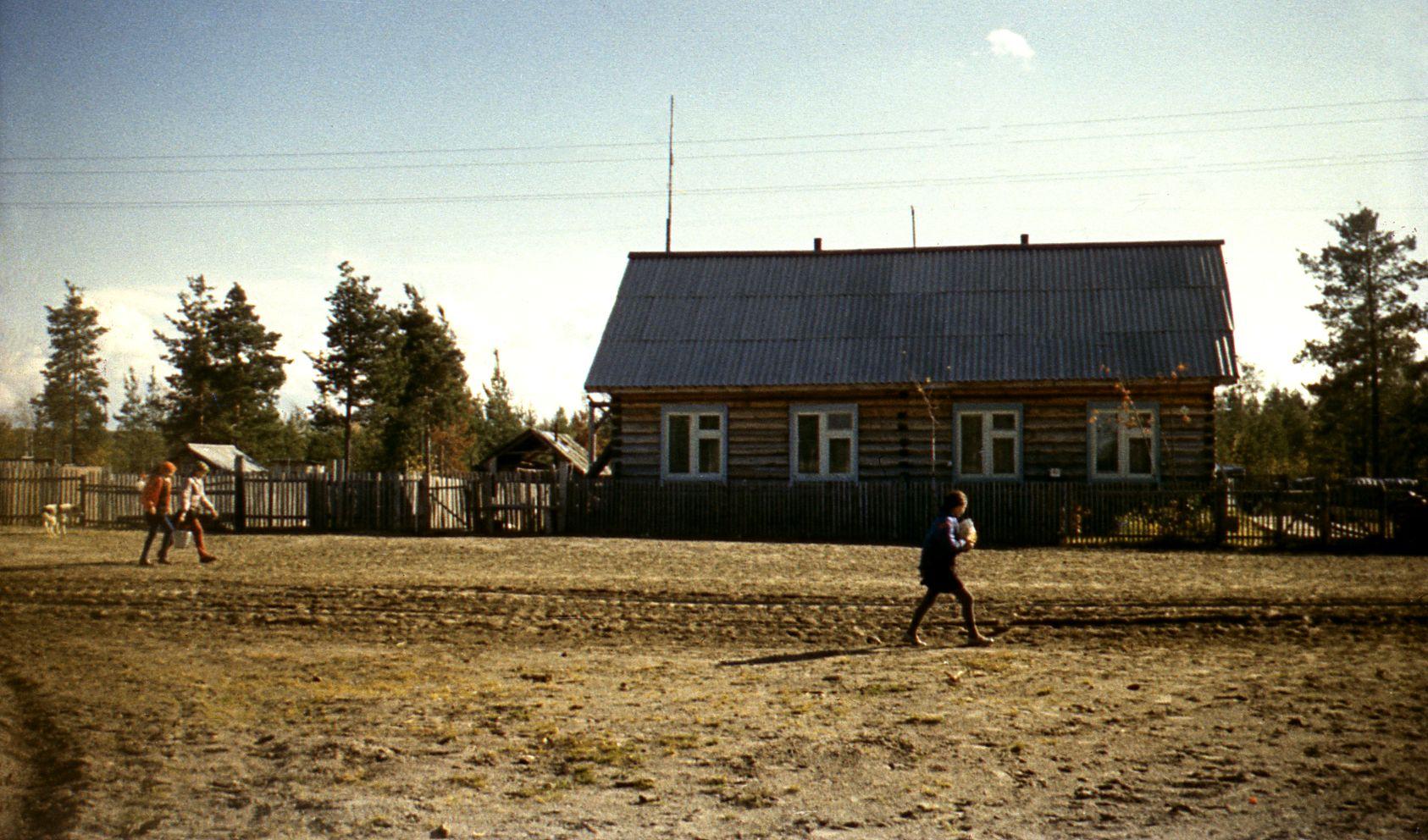 Filmigrupp Agani külas Siberis (1985) - Foto Ago Ruus