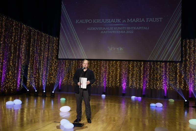 Eesti Kultuurkapitali audiovisuaalse kunsti sihtkapitali aastapreemia laureaat Kaupo Kruusiauk, dokumentaalfilmi Machina Faust režissöör - Foto Egert Kamenik - Eesti Kultuurkapital