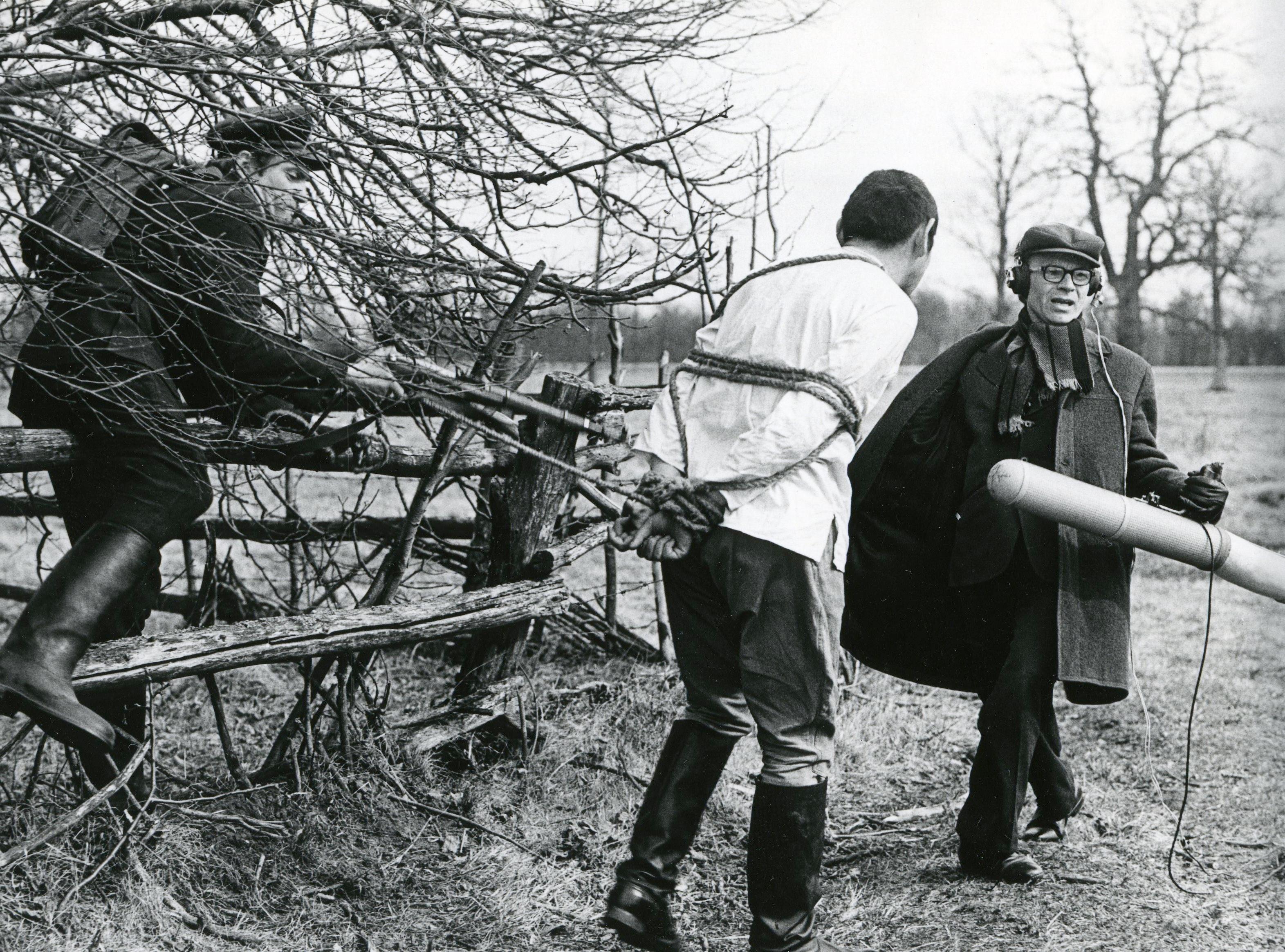 Filmivõtetel - Metsavahi osatäitja Vaino Vahing, sõduri osatäitja Kubanbek Žussupov, helioperaatori assistent Simo Vasard
