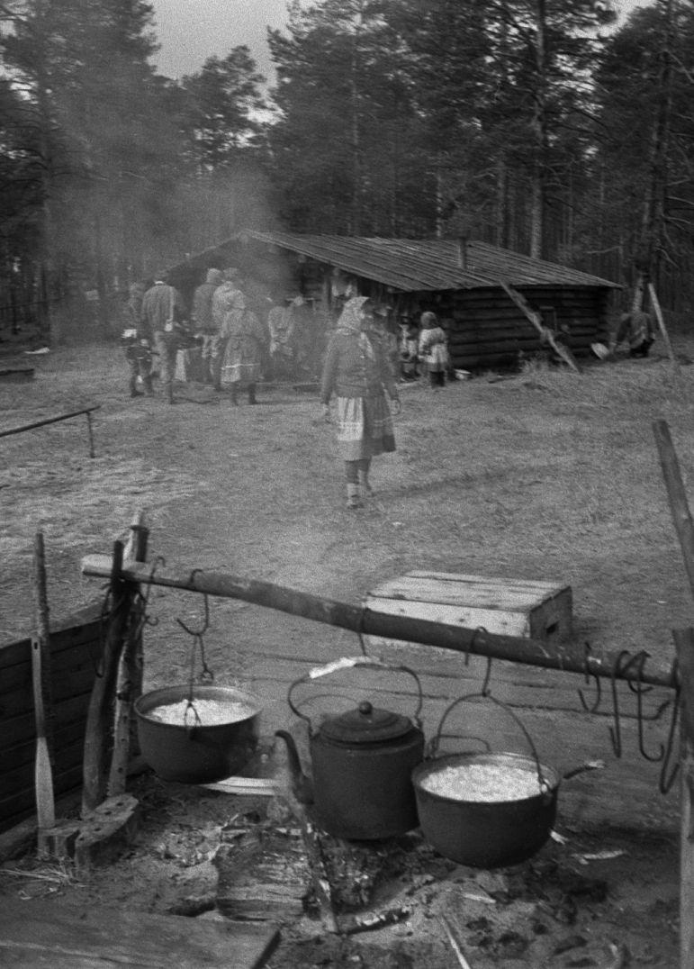 Filmigrupi söögipaus - Foto Maie Jõgi