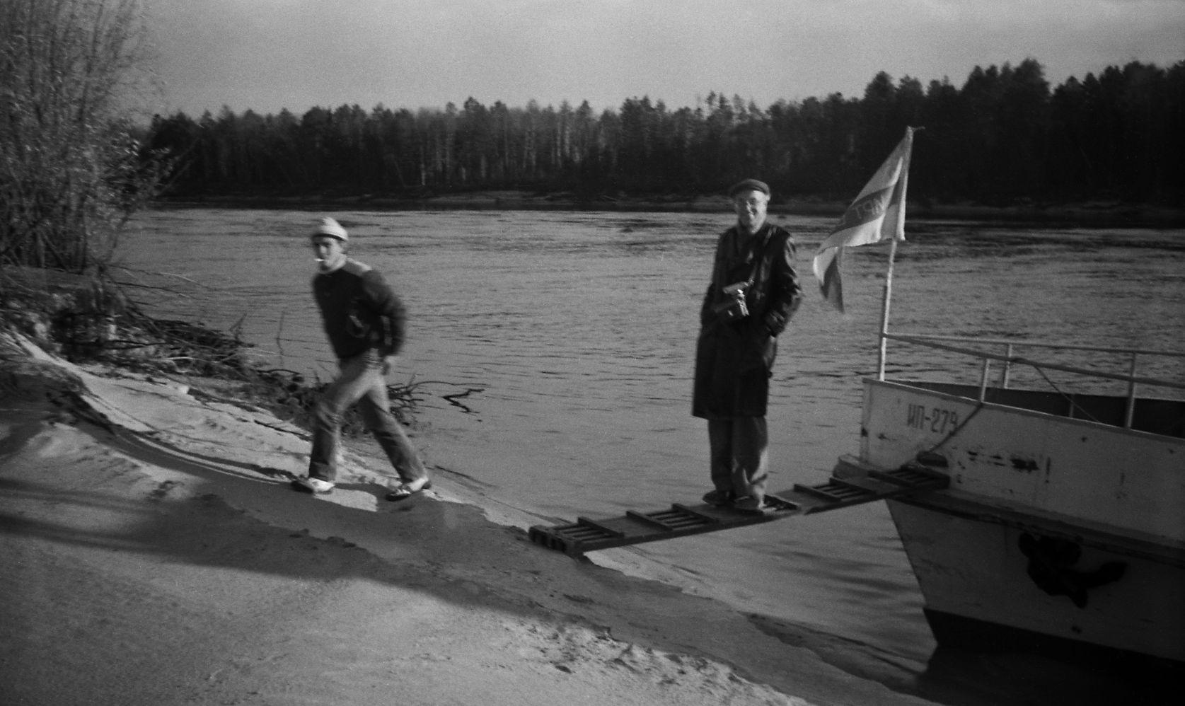 Filmigrupi laevasõit, maastikud, vahepeatus  (1985) - Foto Enn Säde