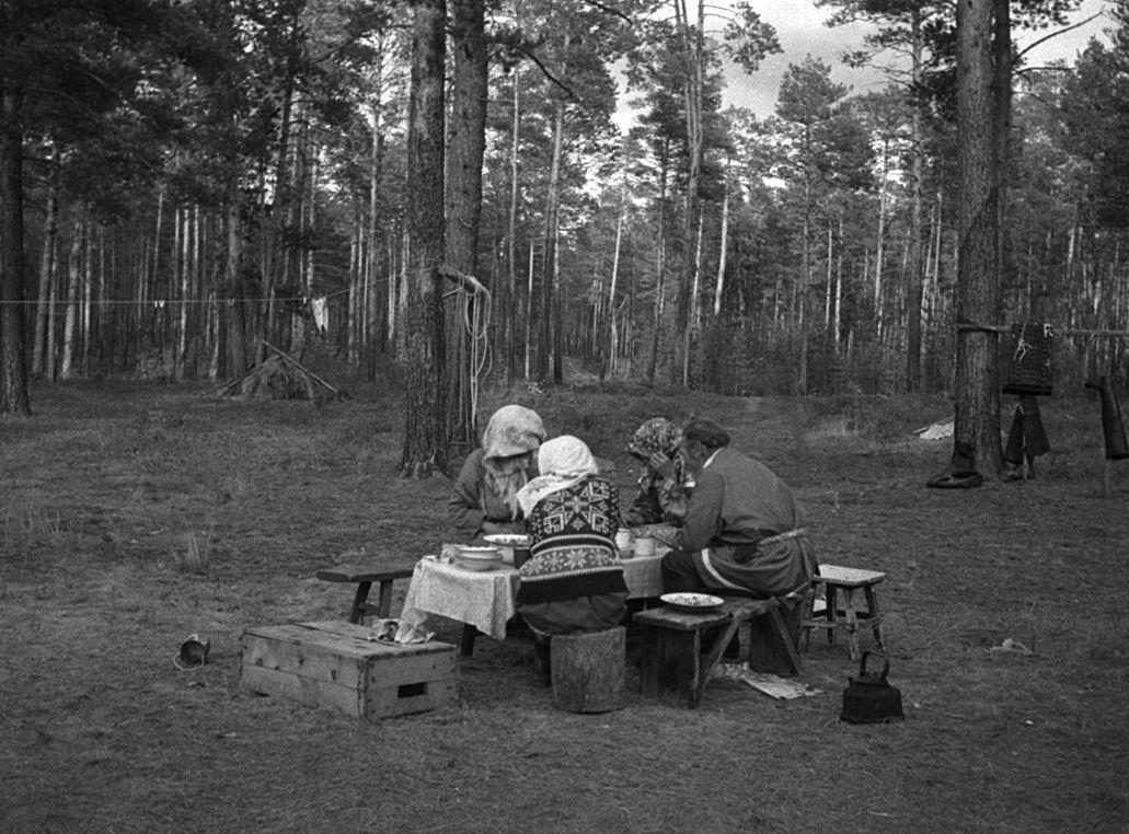 Filmigrupi söögipaus - Foto Maie Jõgi