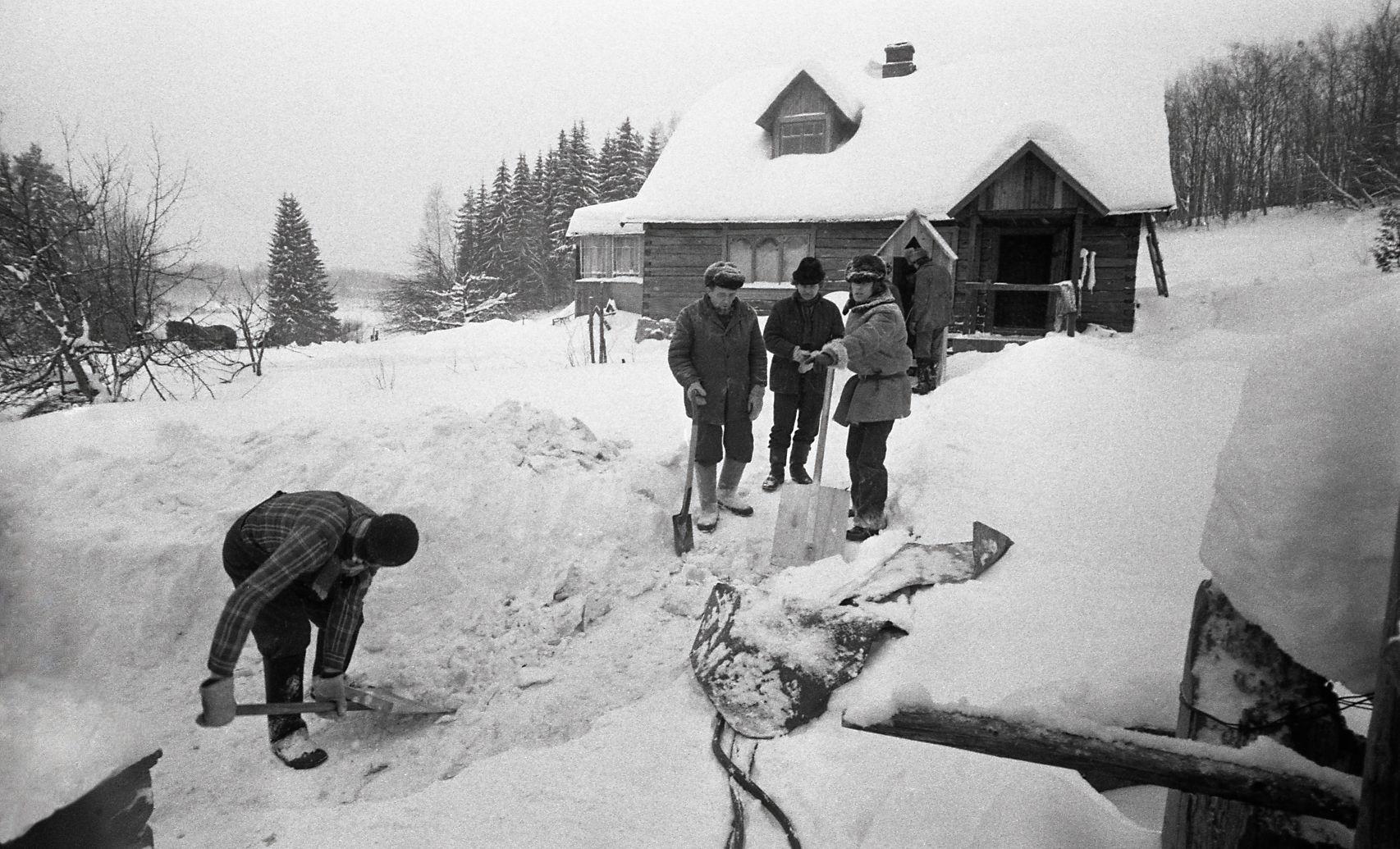 Valges kasukas režissöör Olav Neuland.