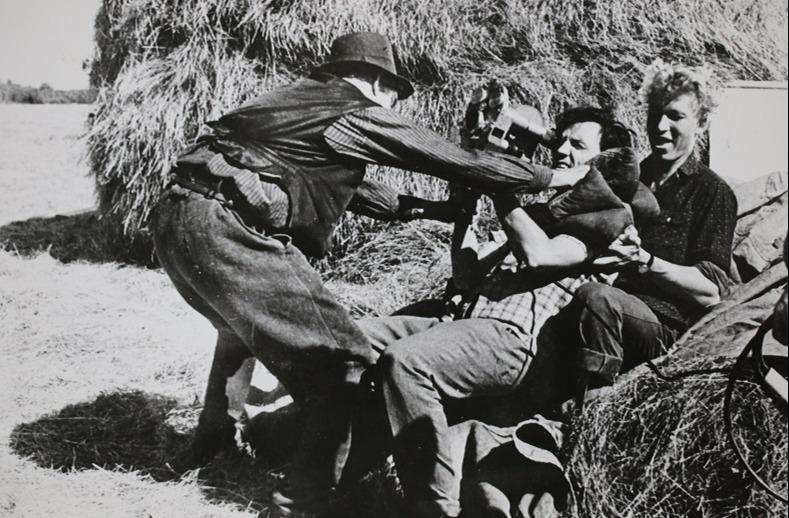 Kaarel Karm, Aksel Orav mängufilmis „Jahid merel“ (1955) - Perekond Järveti kogu