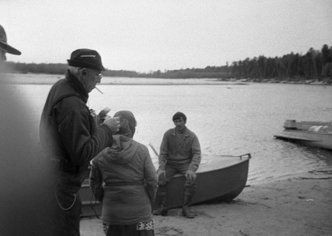 Vassili intervjuu jõe ääres - Foto Maie Jõgi