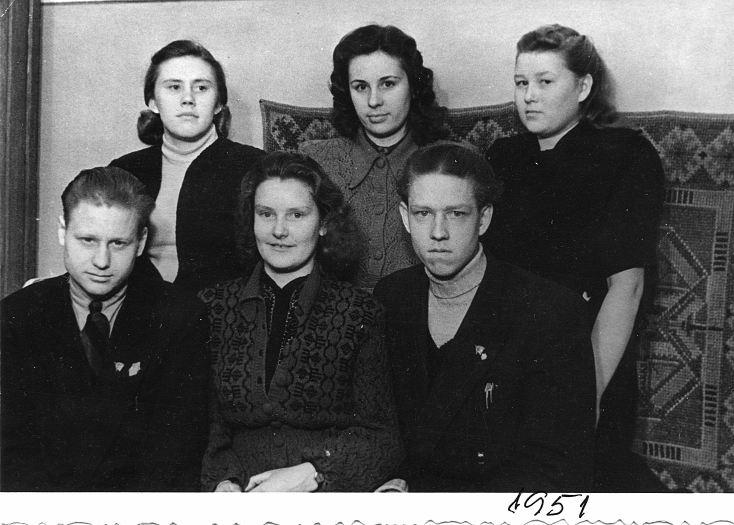 Esimeses reas Gunnar Vilms, Leili Karpa ja Klimask. Tagumises reas Edel Raie, Virve Sirel ja Viivi Koort (12.veebruar 1951)