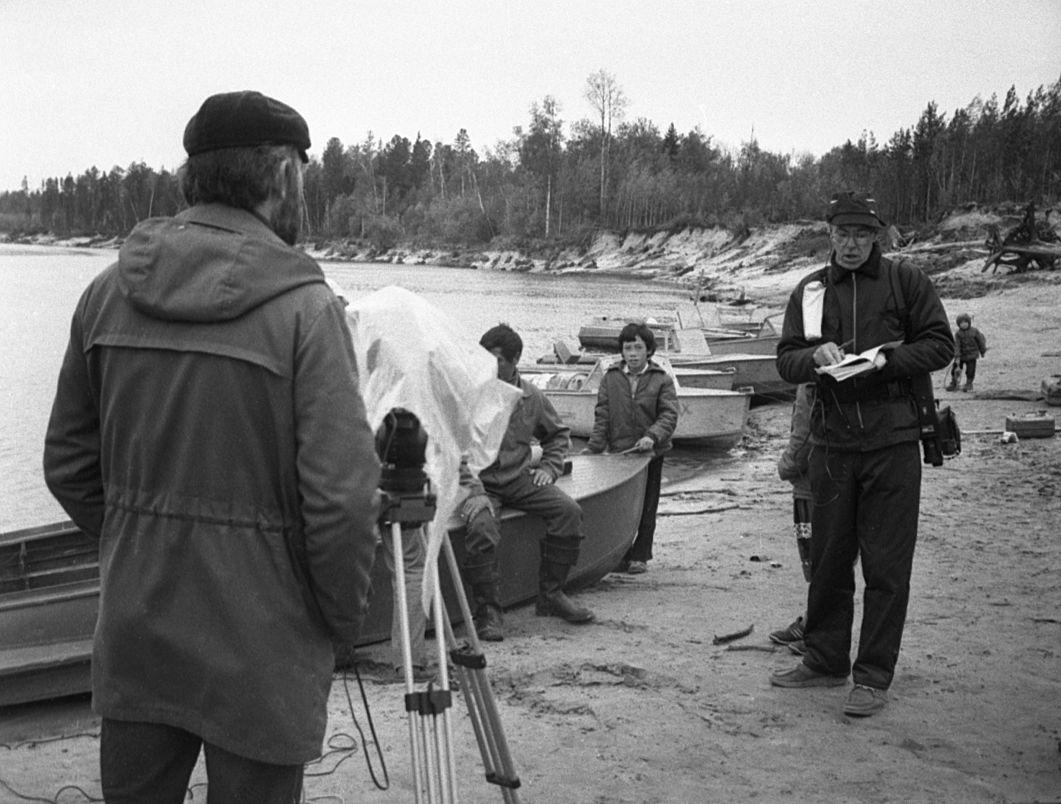 Vassili intervjuu jõe ääres - Foto Maie Jõgi