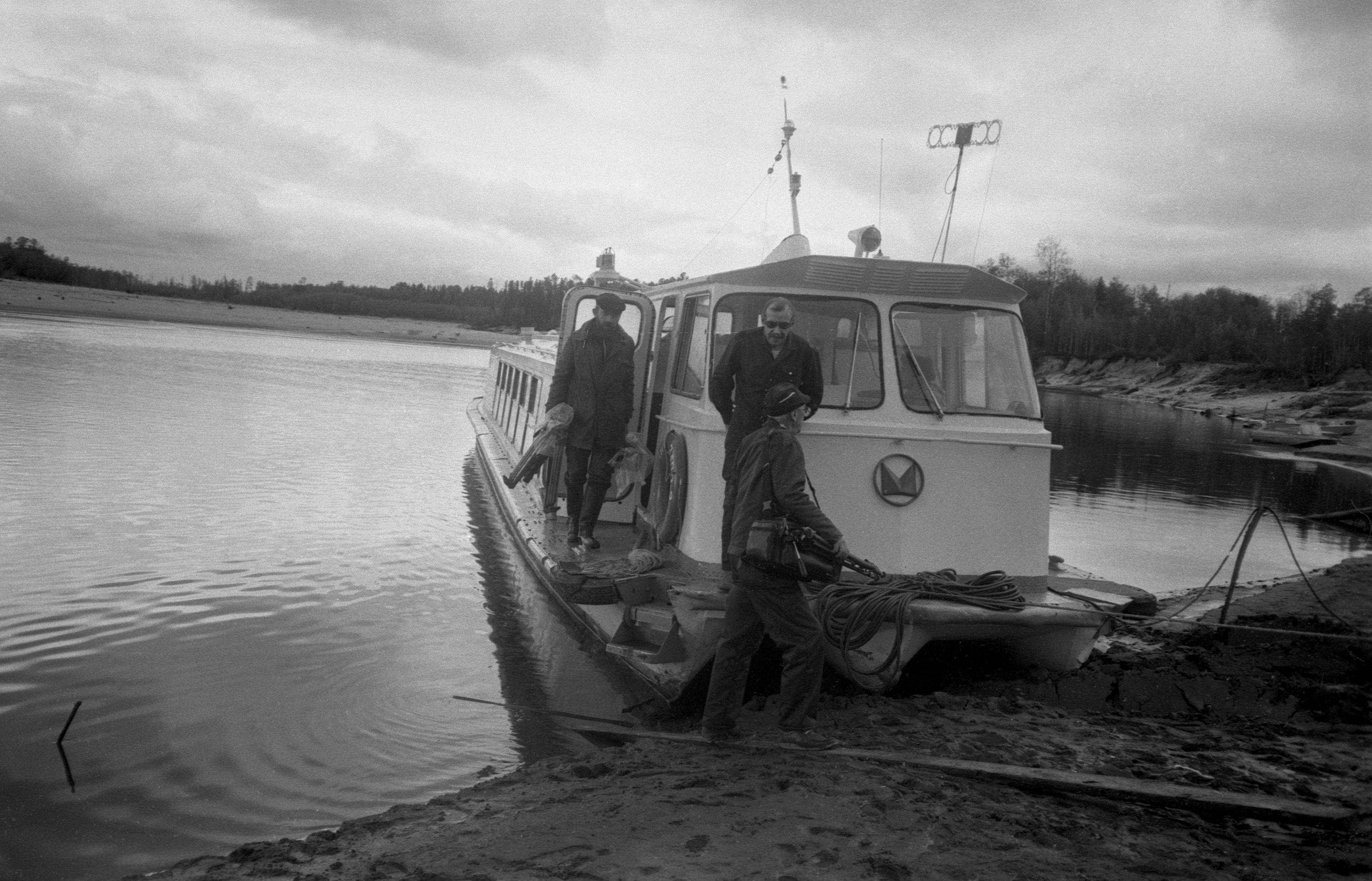 Uus laev  kalda veeres (1988)