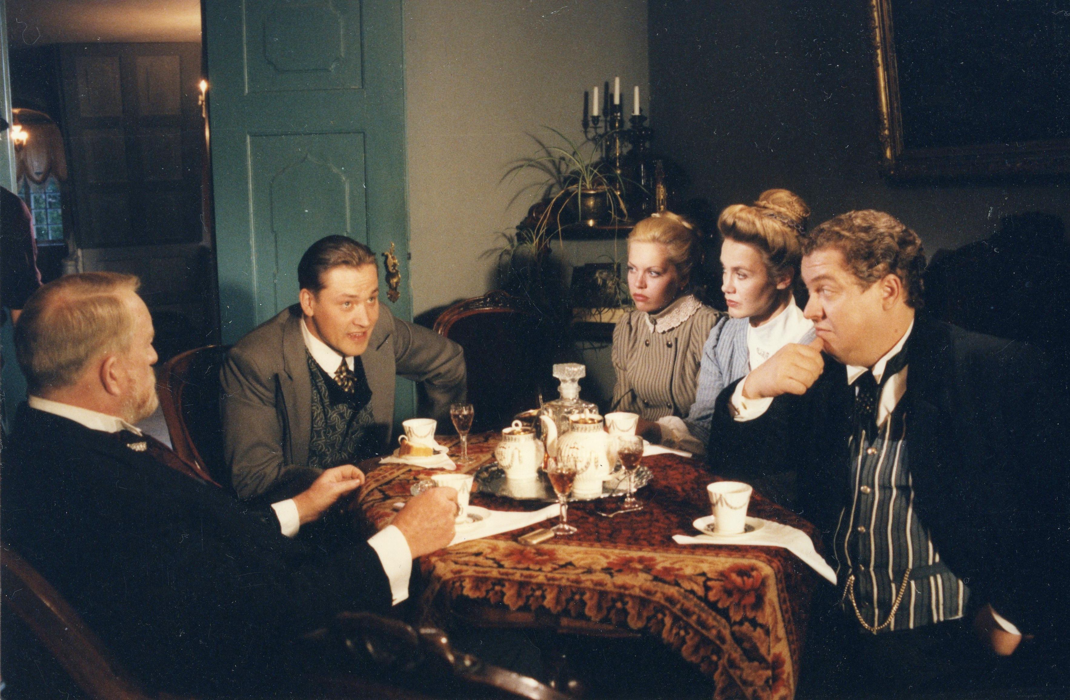 Ameerika tööstur Wallace osas Omar Volmer, Aleksander Kesküla osas Üllar Saaremäe, Katherine osas Elektra, Keskküla naise osas Epp Eespäev, Katherine isa osas Jaan Rekkor - Foto Roland Rajamägi