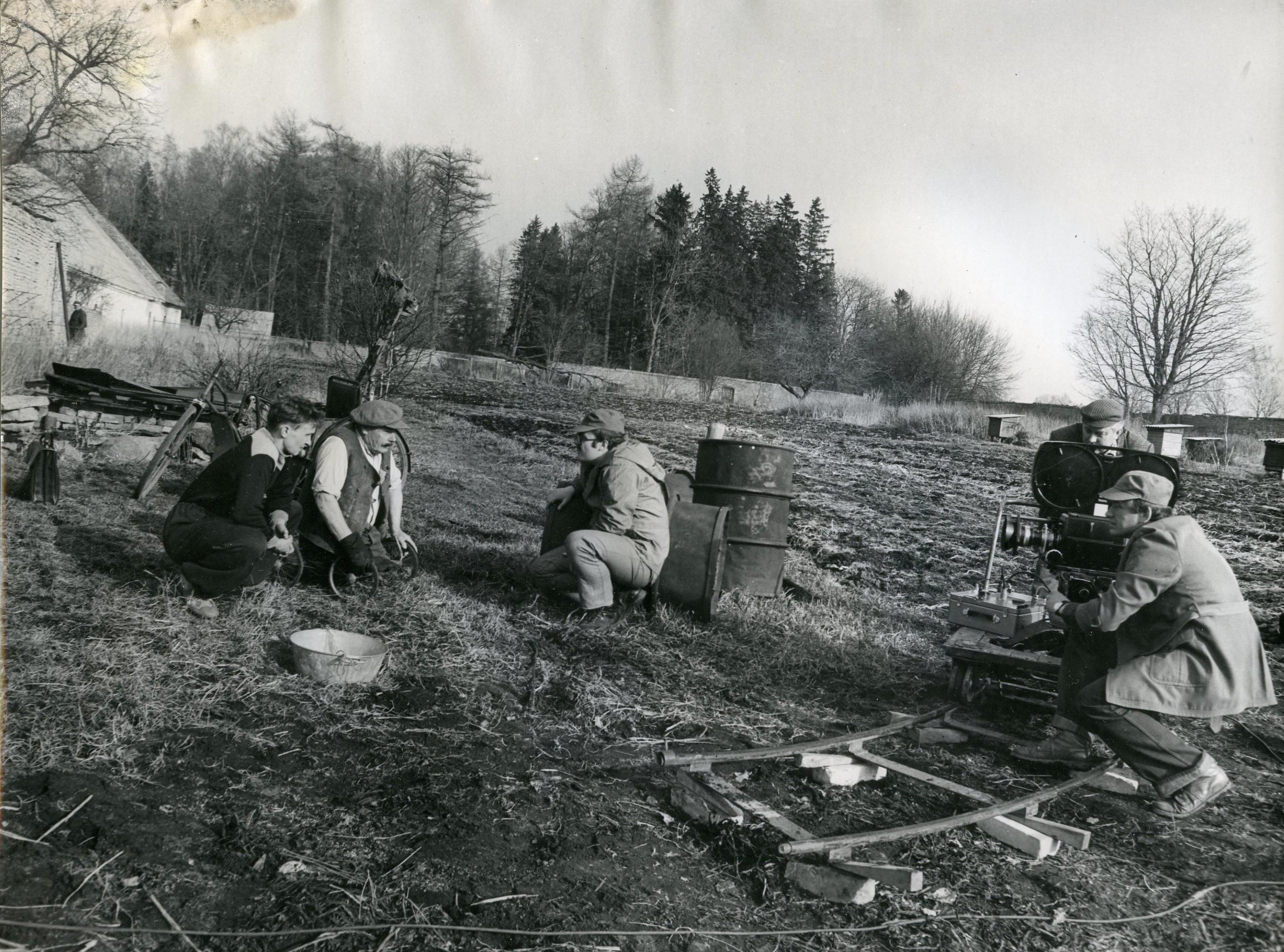 Filmivõtted. Volinik Kukumere osatäitja Arvo Kukumägi, režissöör Peeter Simm - Foto Mikk Raude