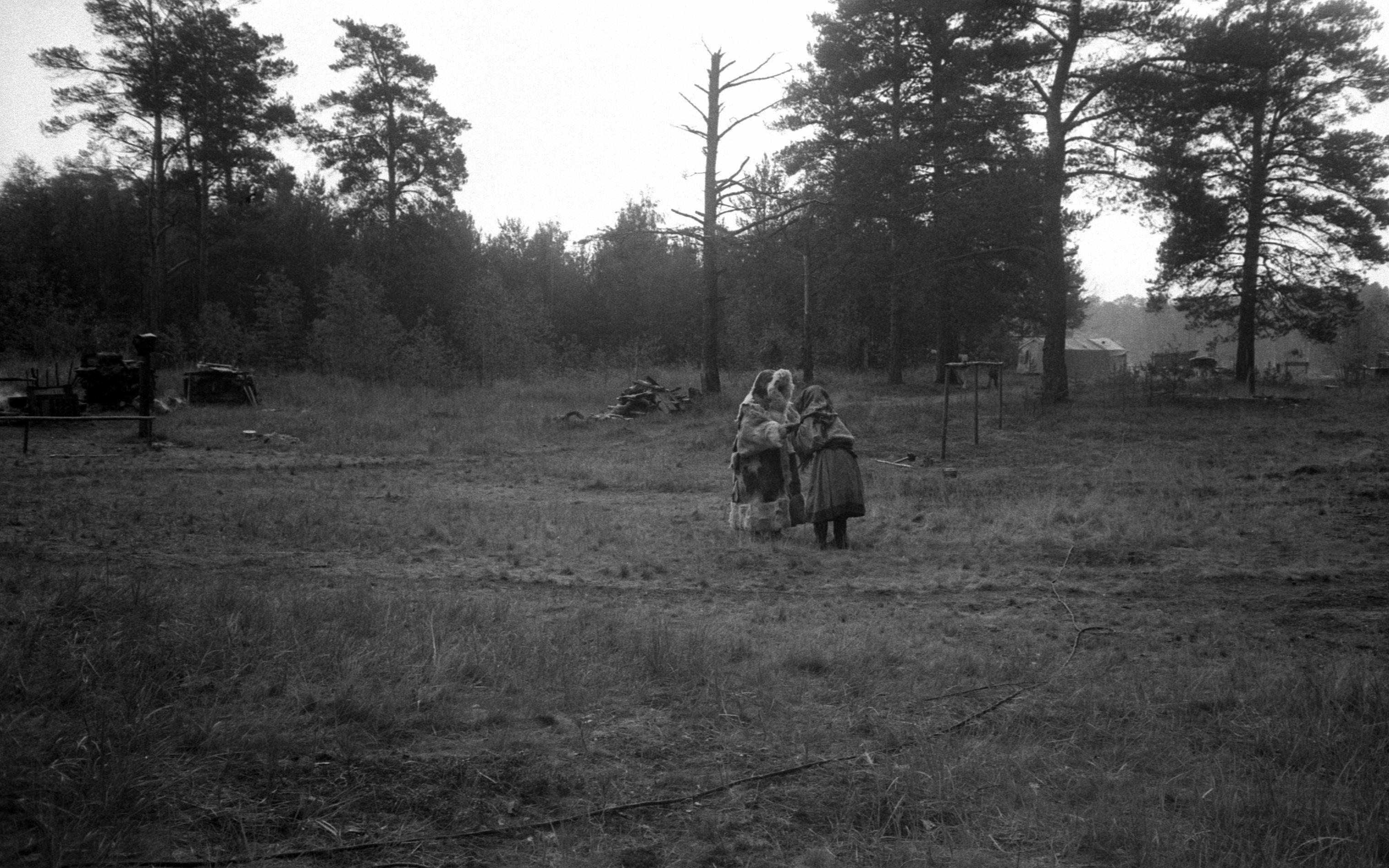 Filmigrupp hantide argipäevas (1988)