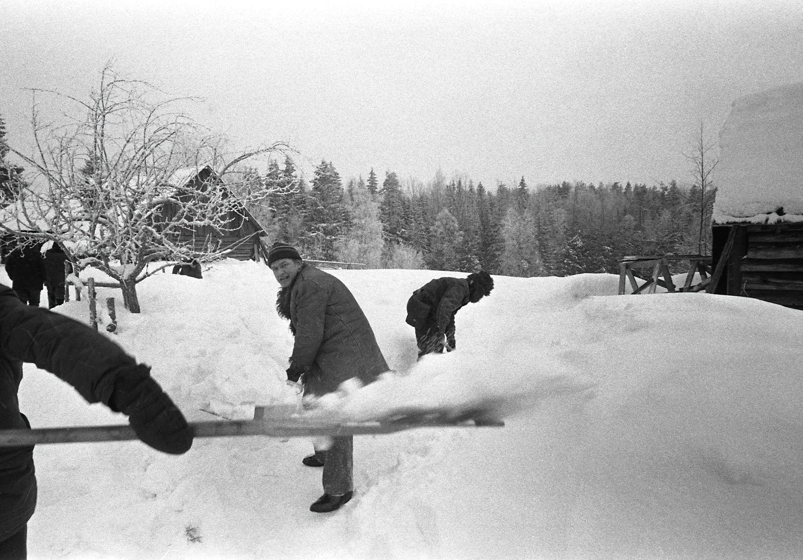 Lumelükkamine Alamahtjal. Keskel operaator Arvo Iho.
