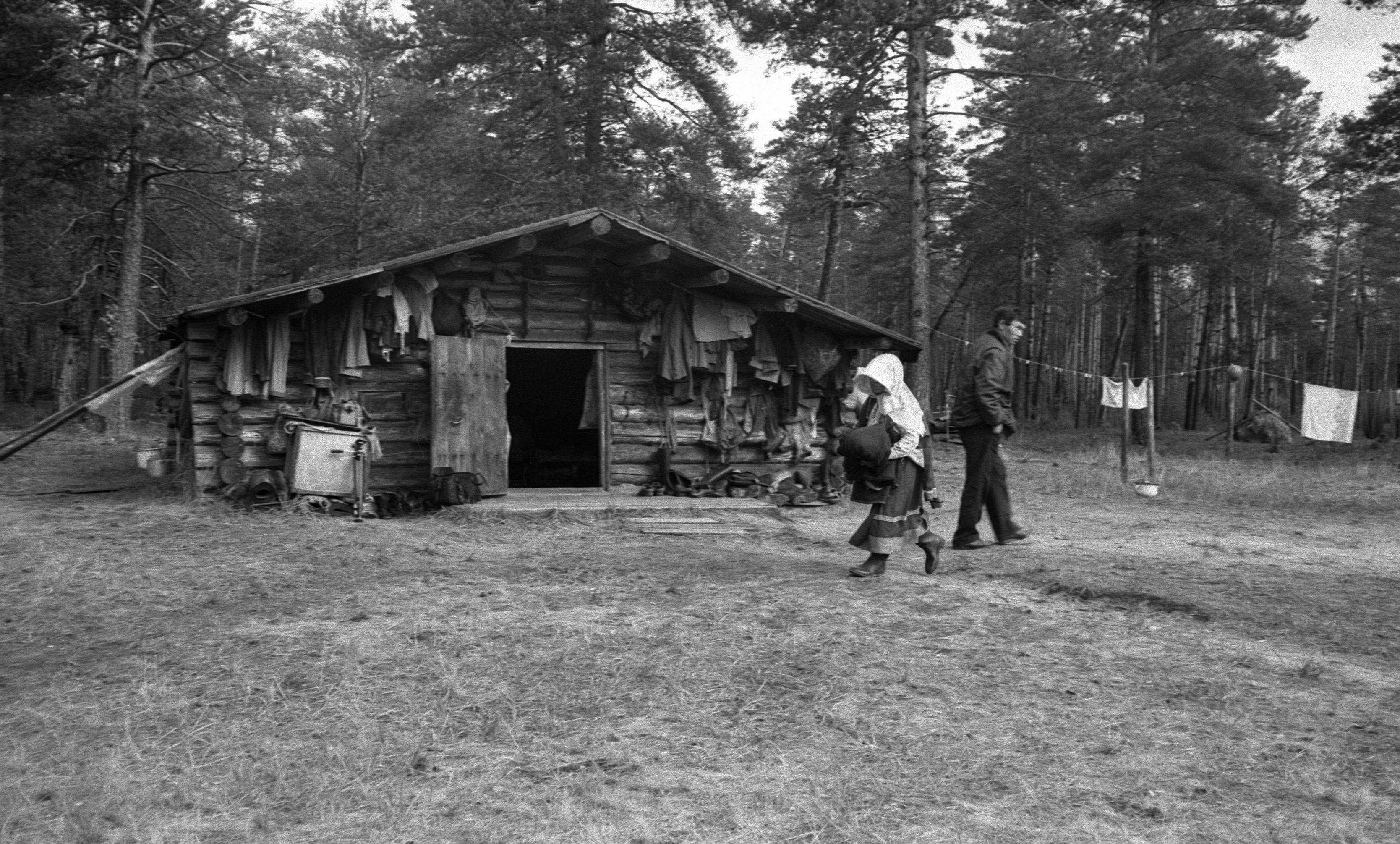 Handi naised ja lapsed tare juures (1988)
